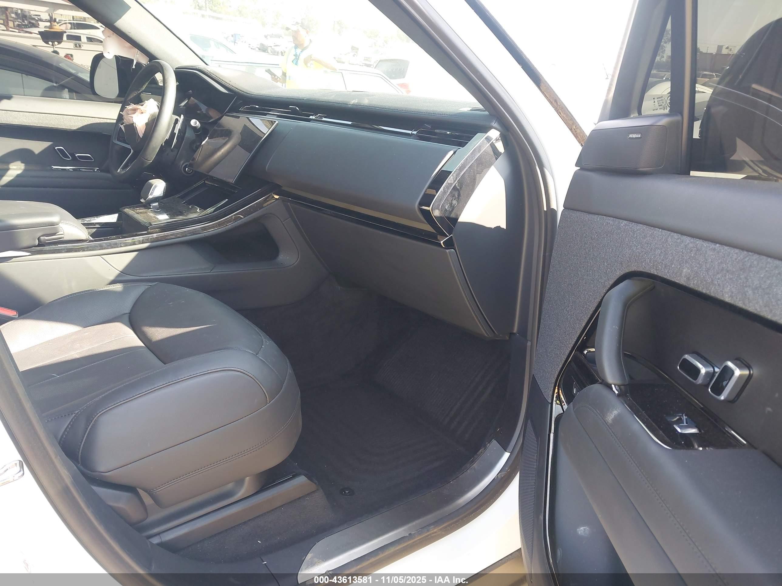 LAND ROVER image 5