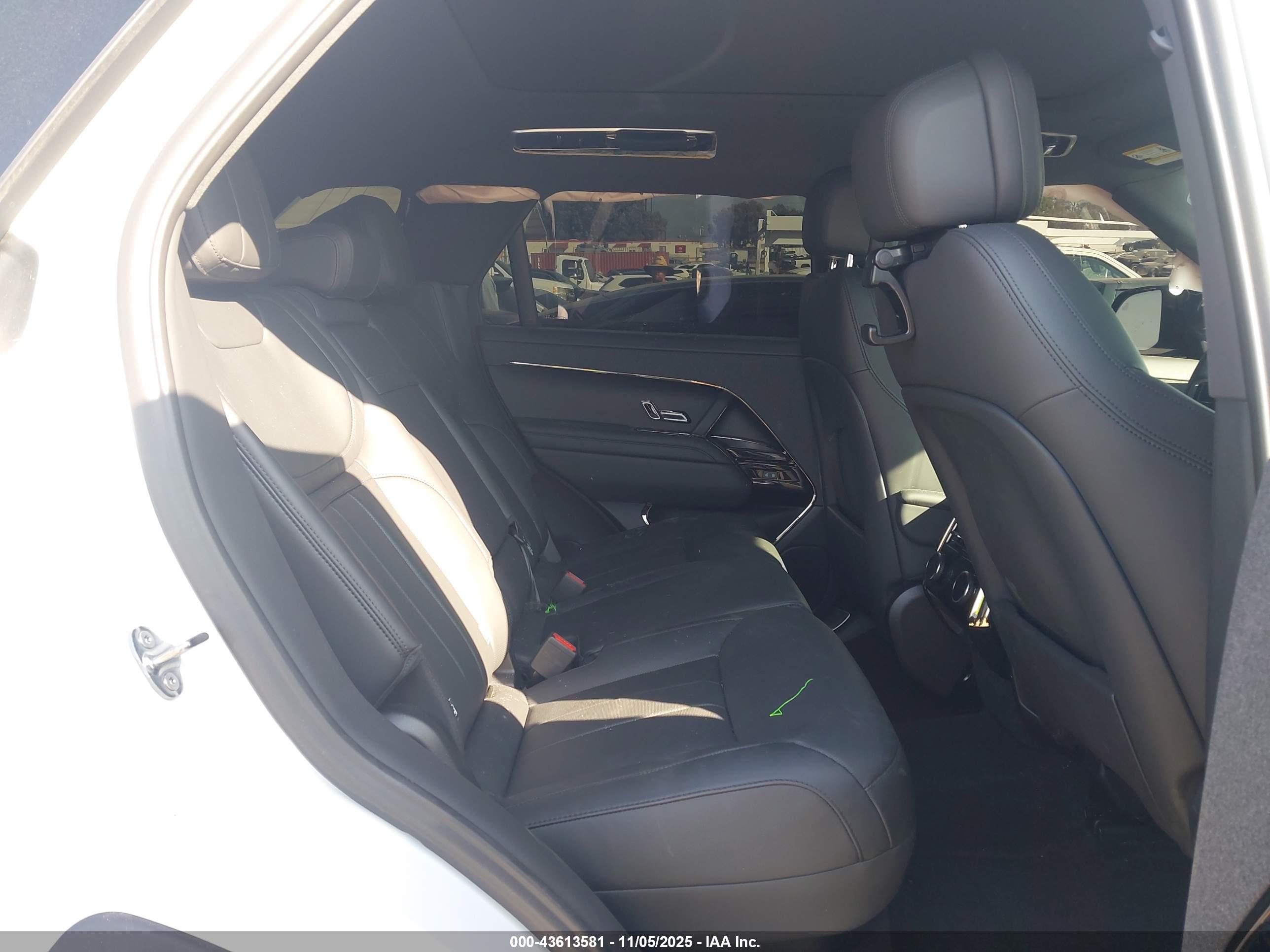 LAND ROVER image 8