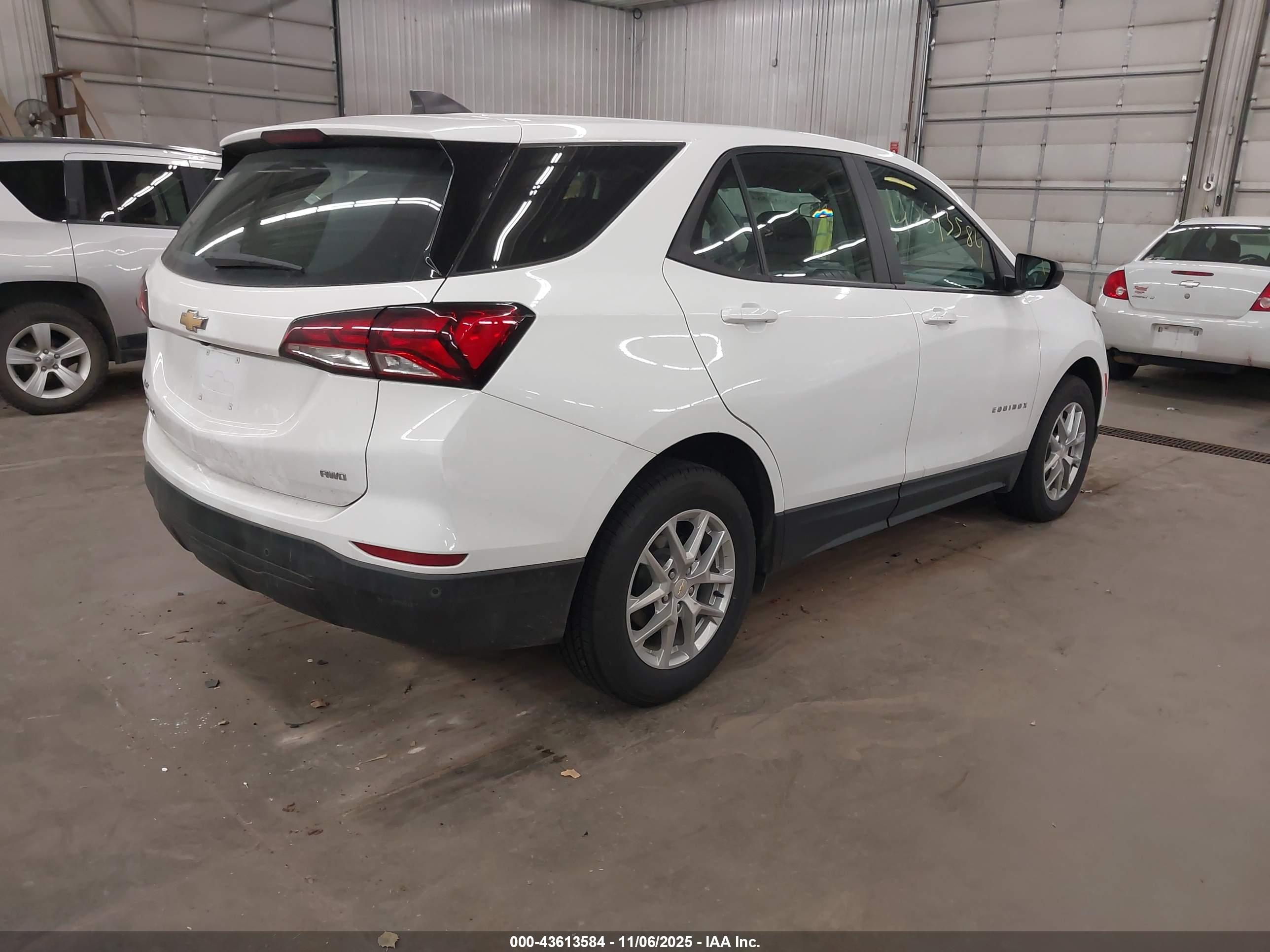 CHEVROLET EQUINOX image 4