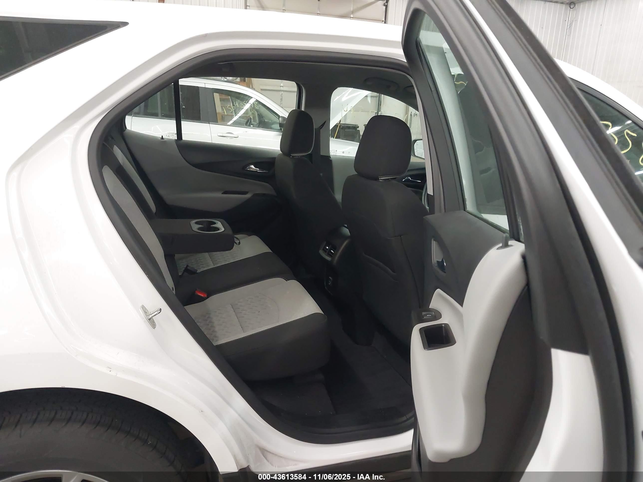 CHEVROLET EQUINOX image 8