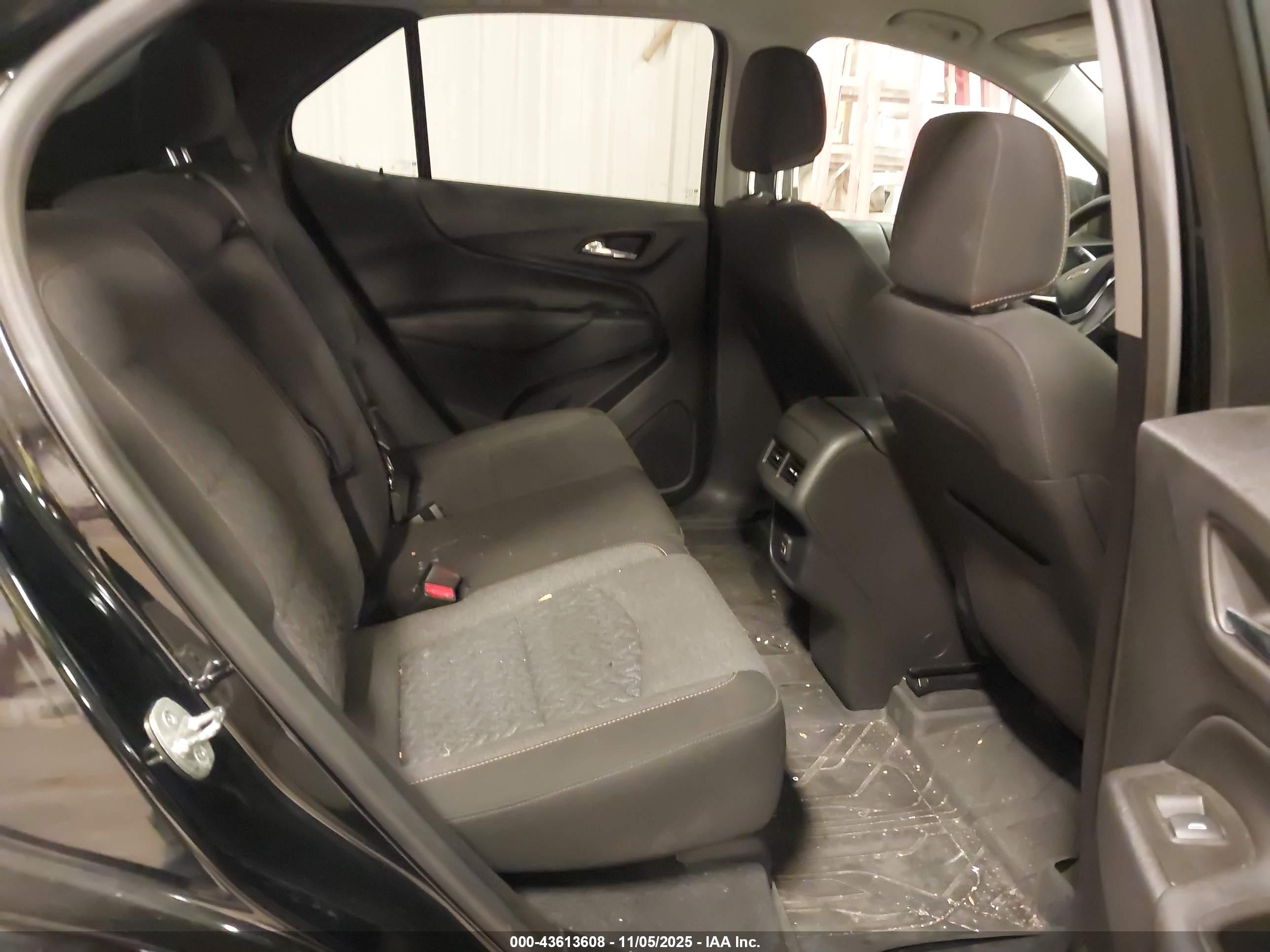 CHEVROLET EQUINOX image 8
