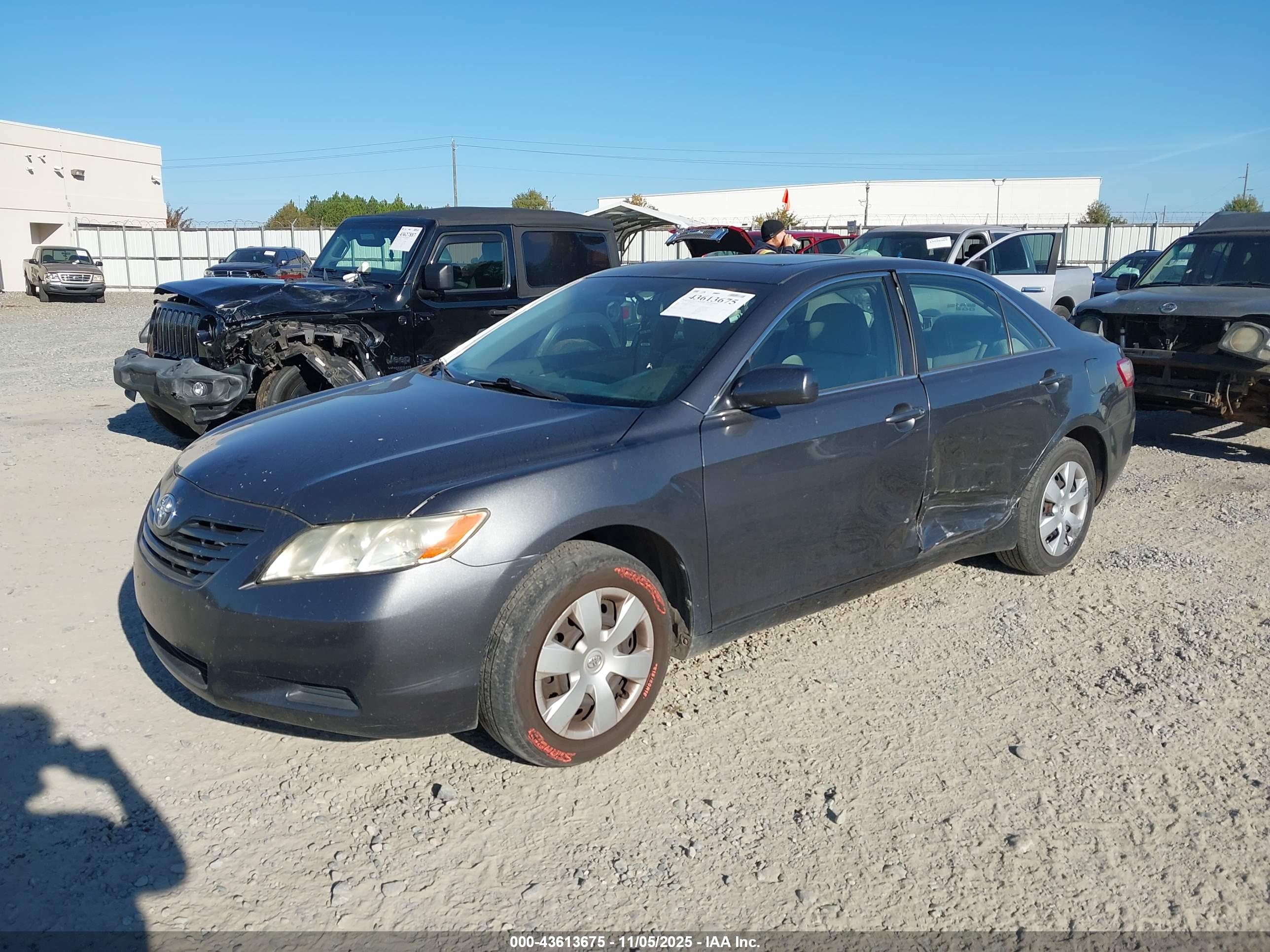 TOYOTA CAMRY image 2