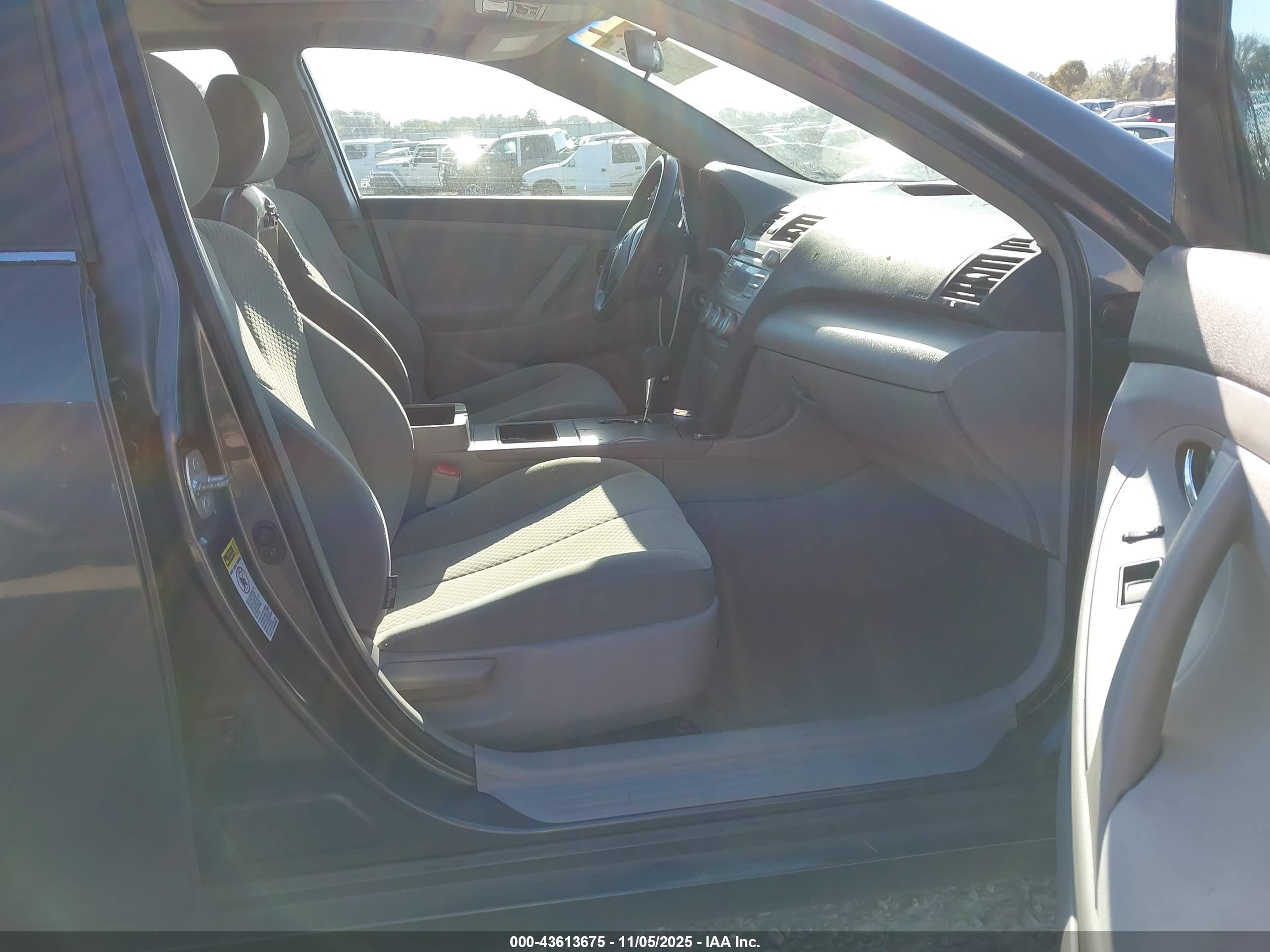TOYOTA CAMRY image 5