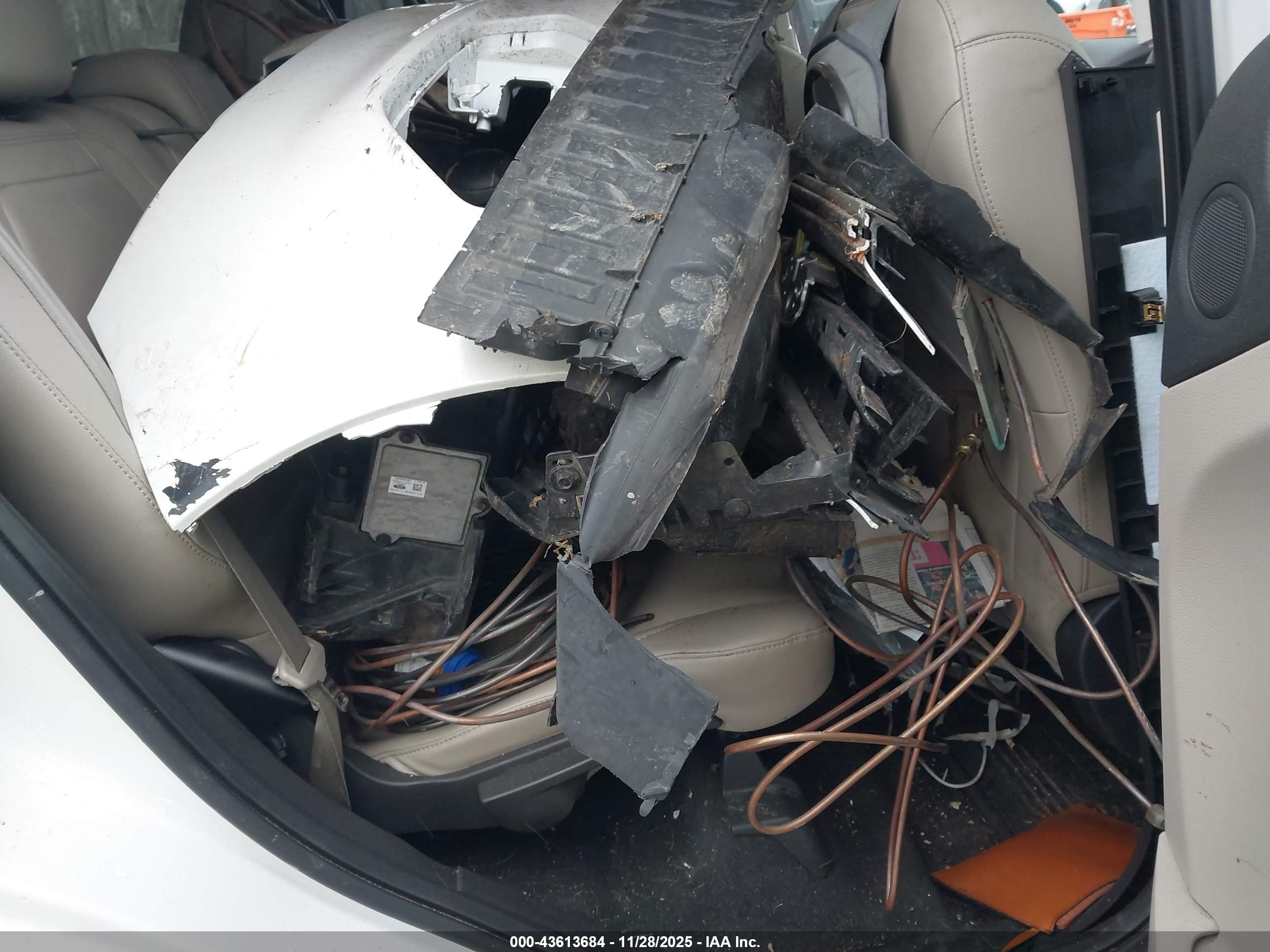 FORD ESCAPE image 8