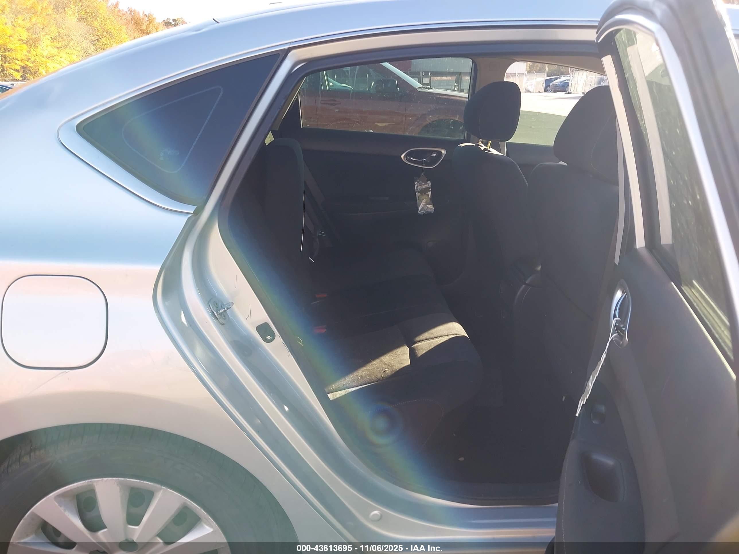 NISSAN SENTRA image 8