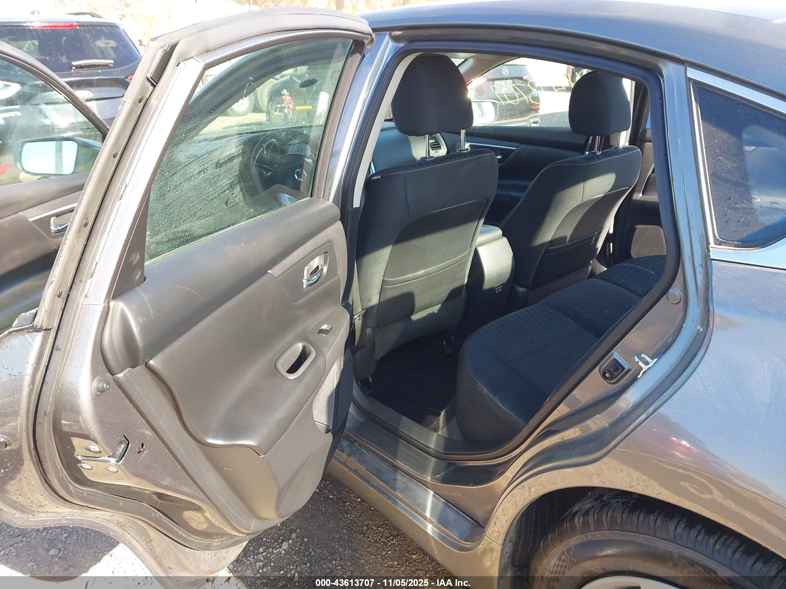 NISSAN ALTIMA image 8