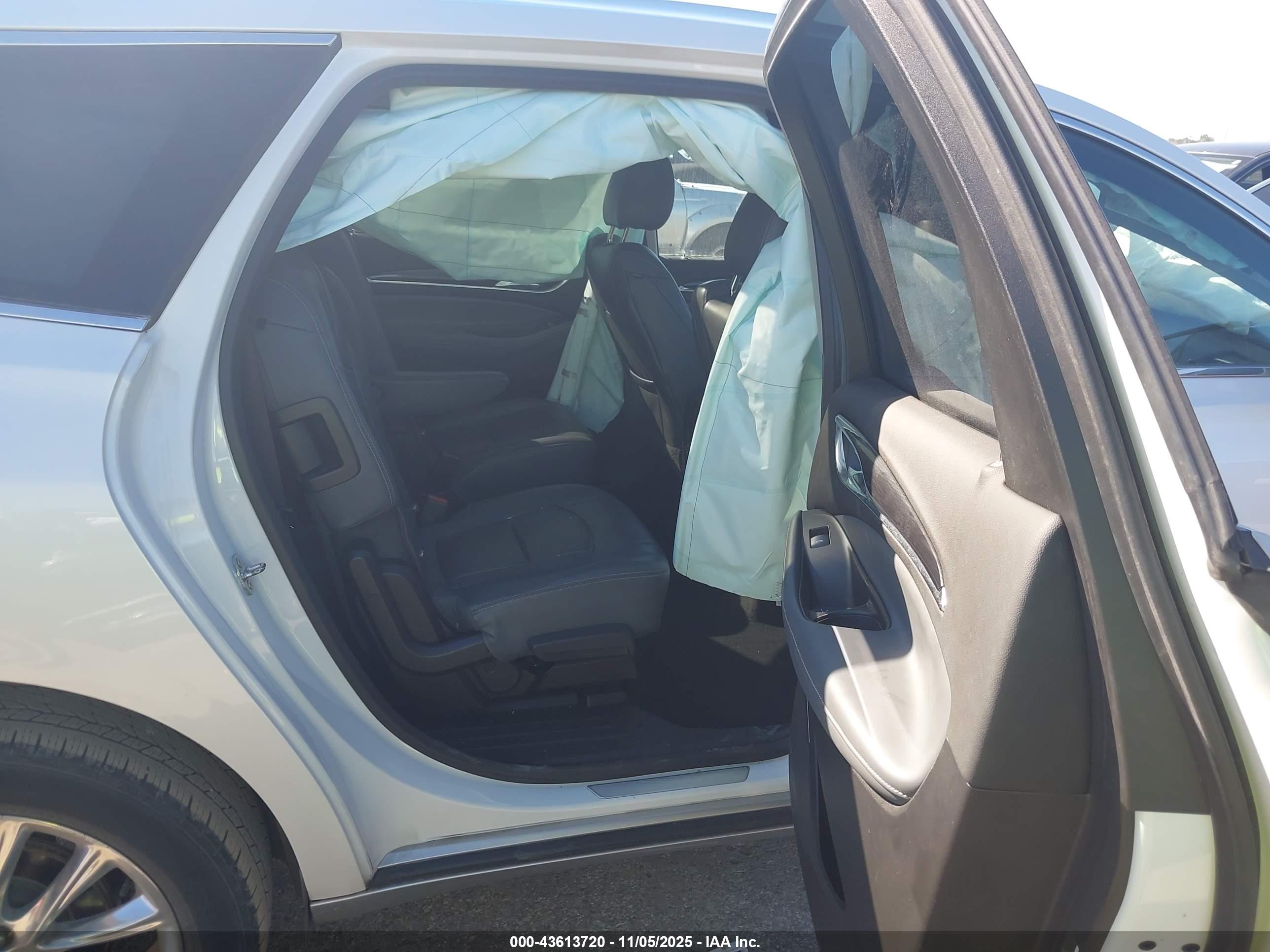 BUICK ENCLAVE image 8