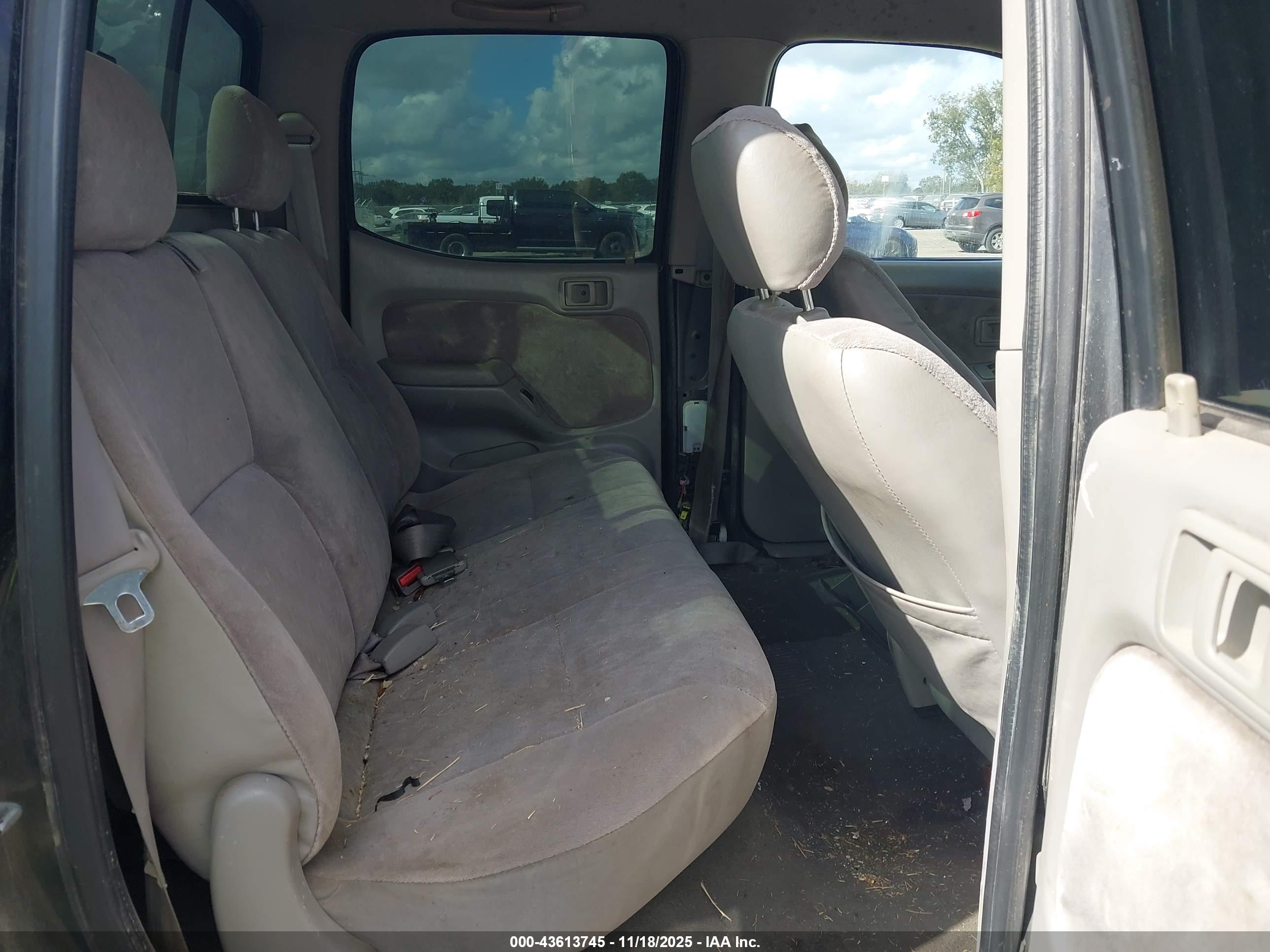 TOYOTA TACOMA image 8