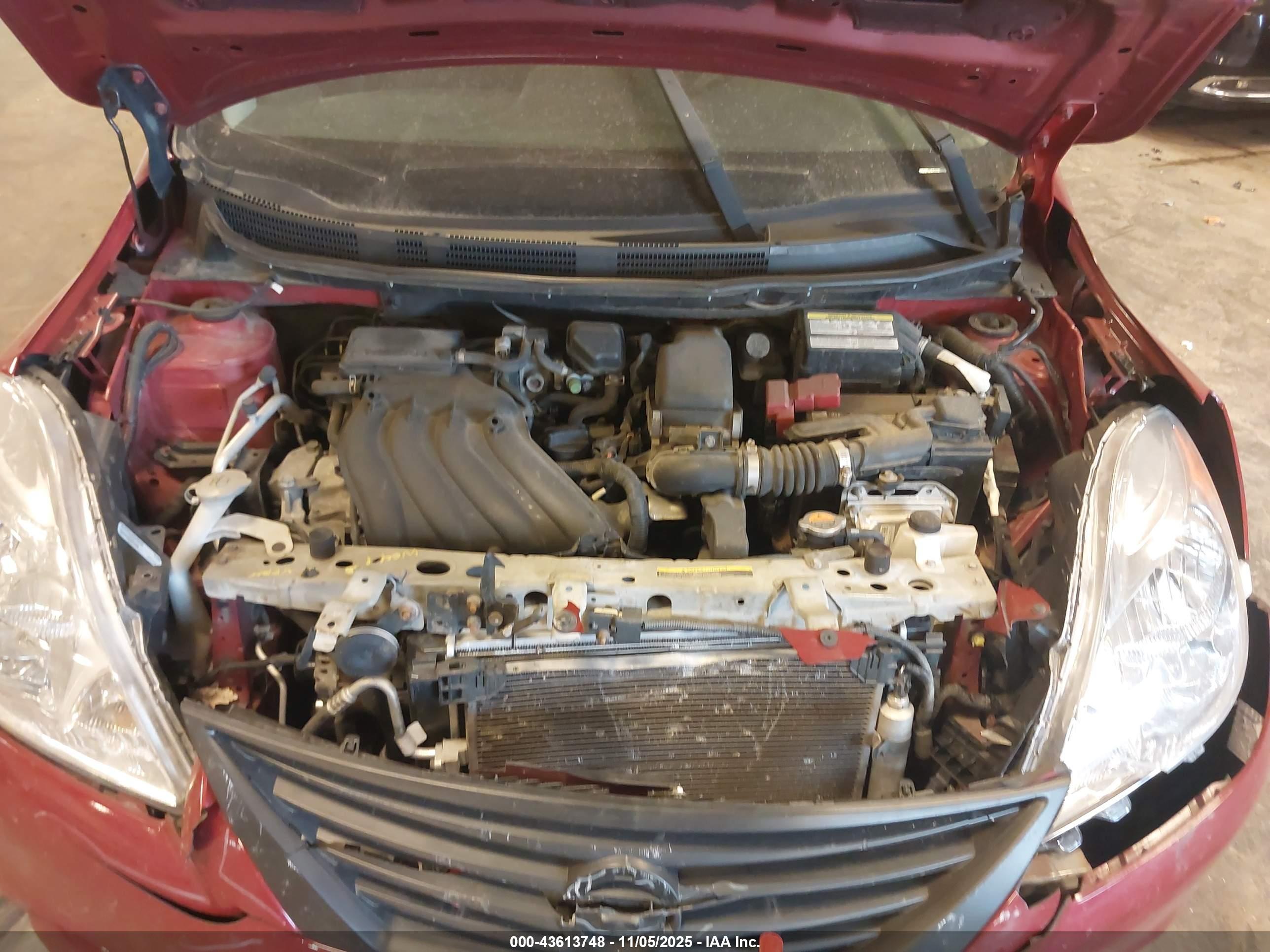 NISSAN VERSA image 10