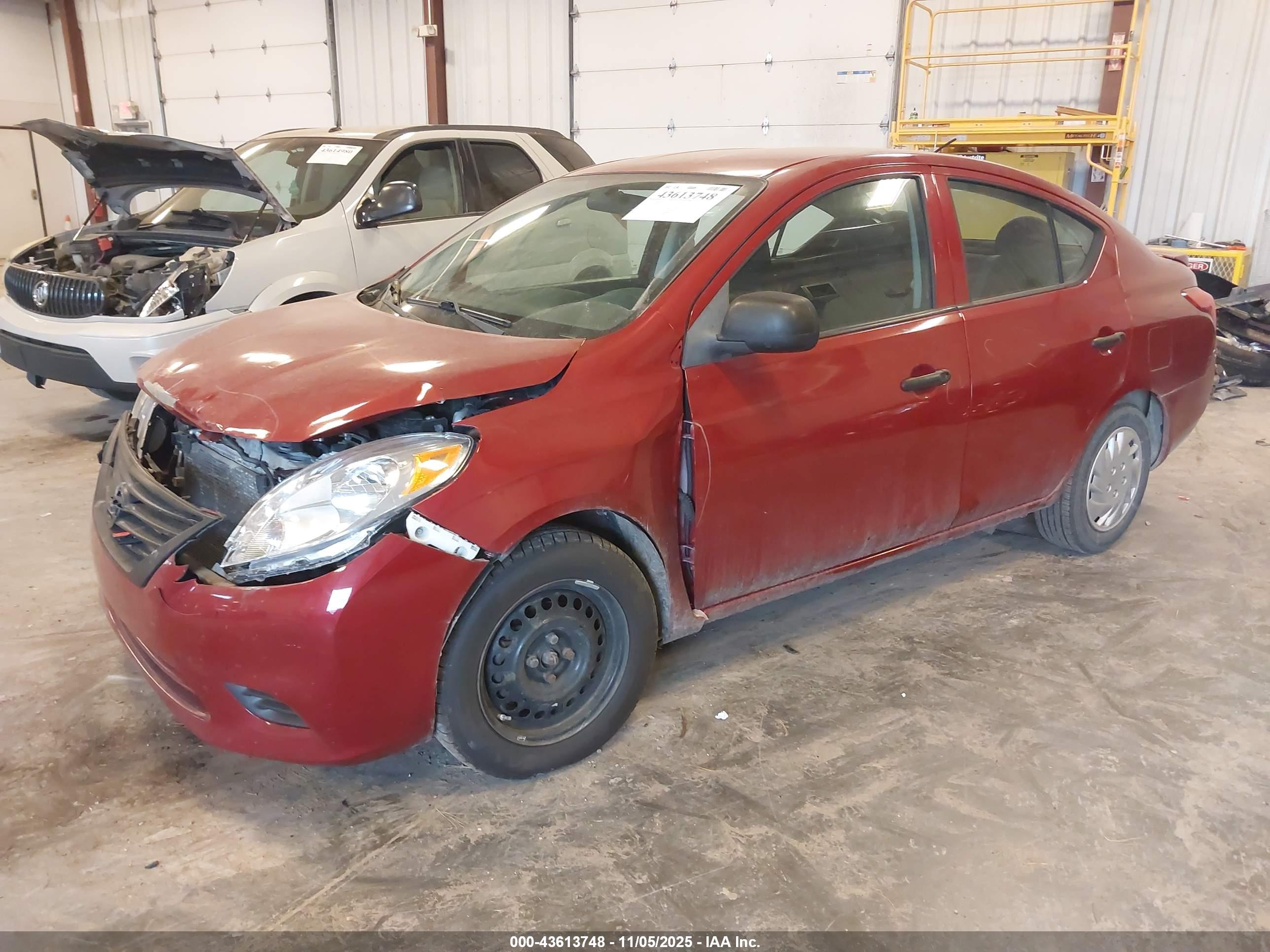 NISSAN VERSA image 2