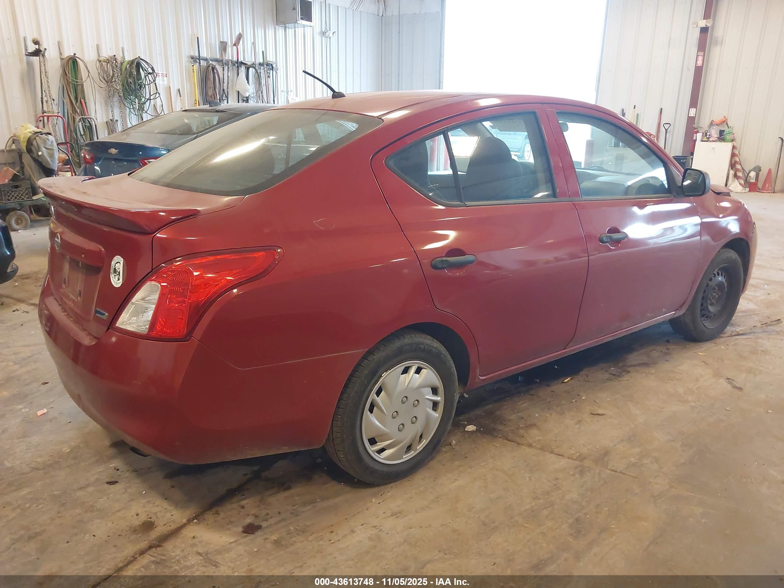 NISSAN VERSA image 4