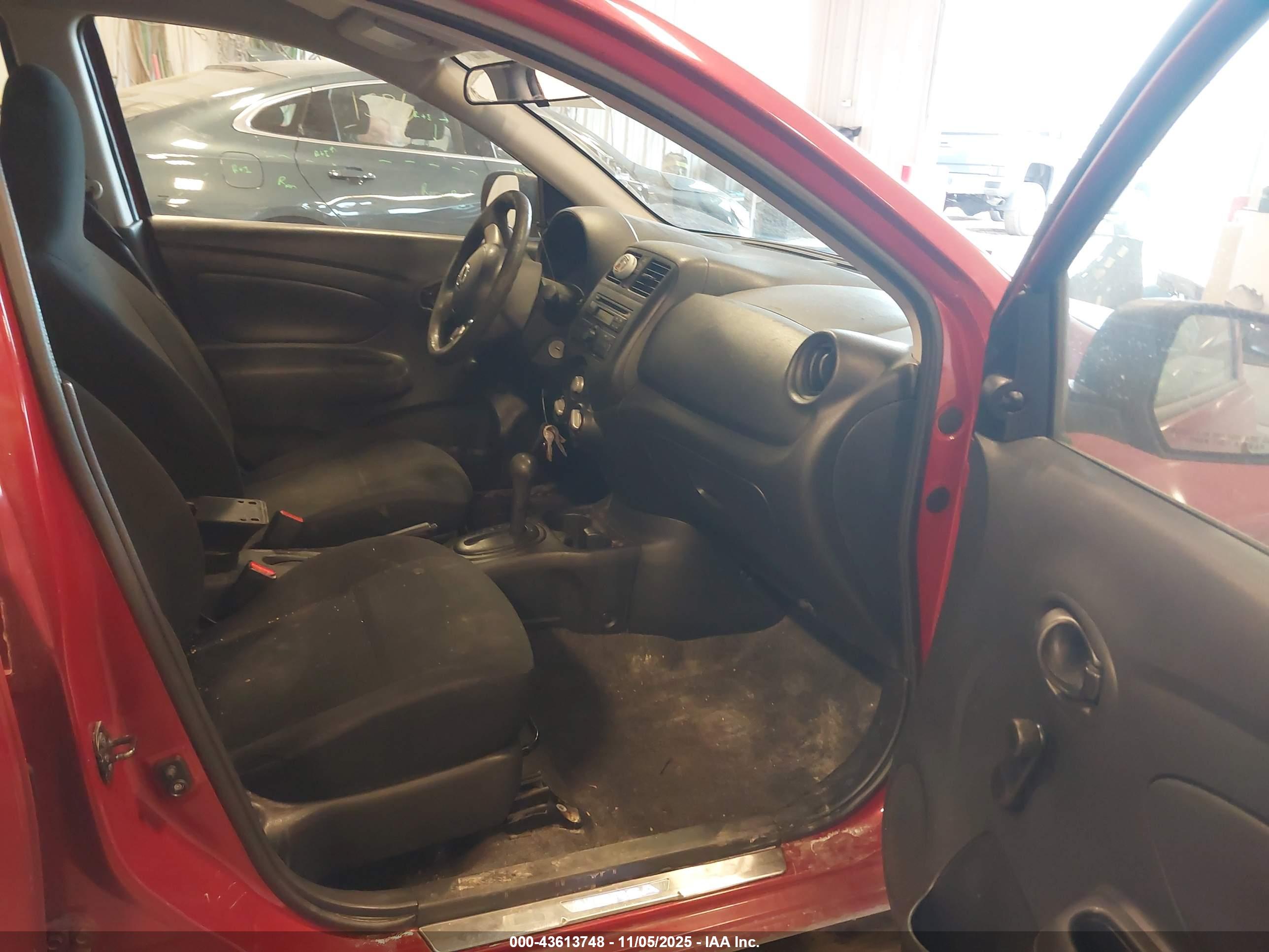 NISSAN VERSA image 5