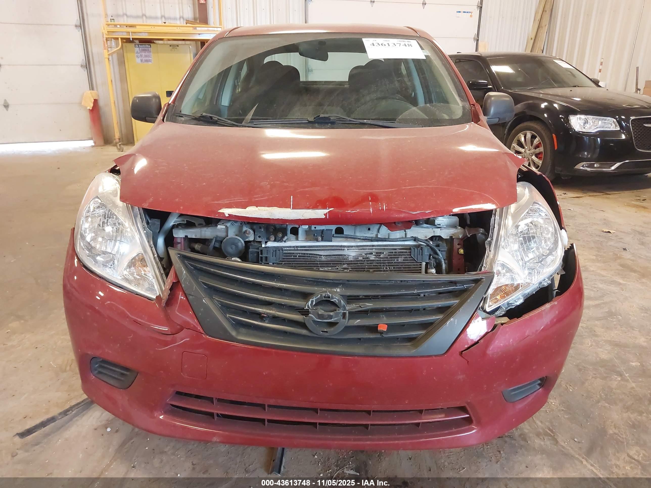 NISSAN VERSA image 6