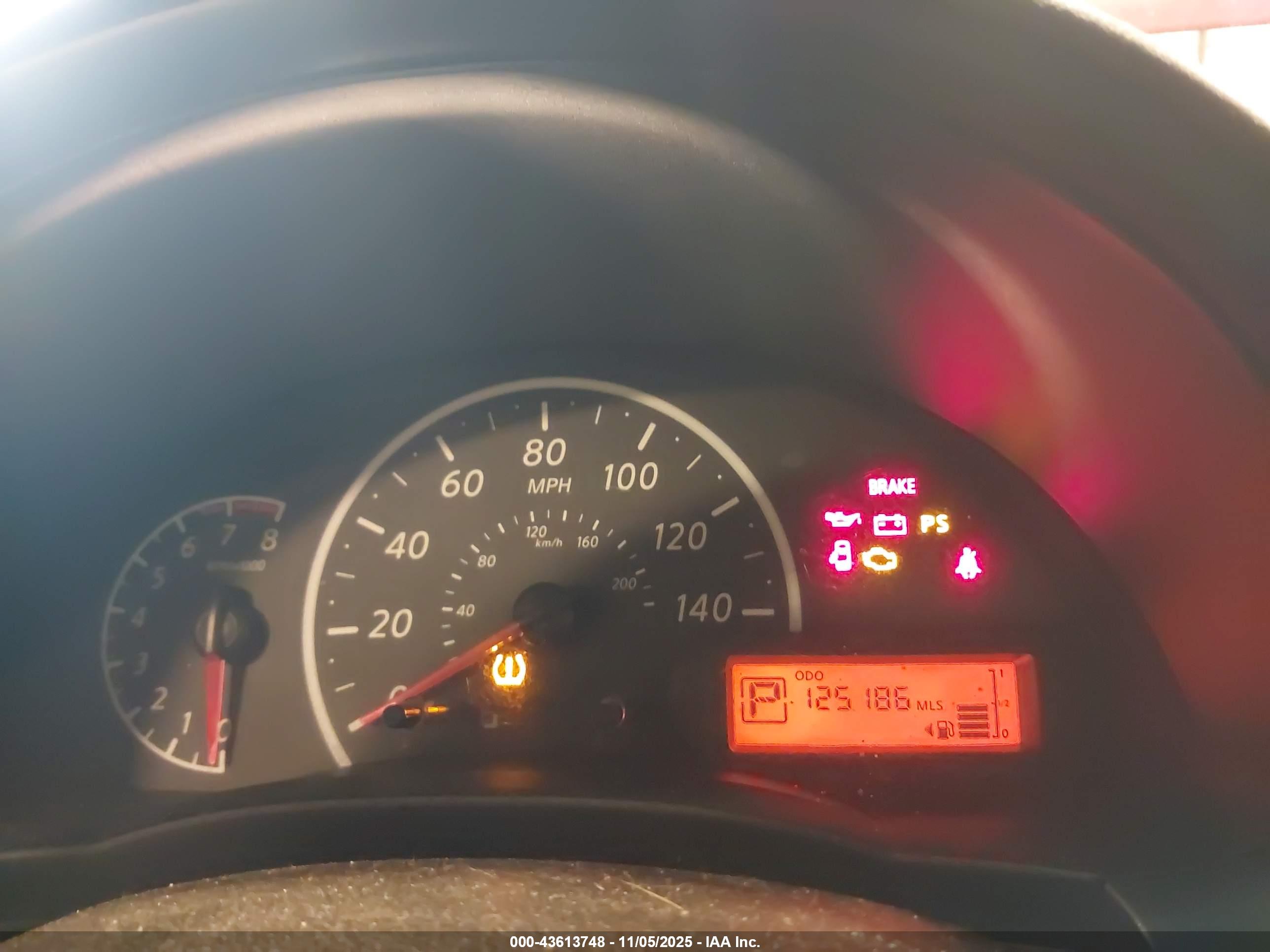NISSAN VERSA image 7