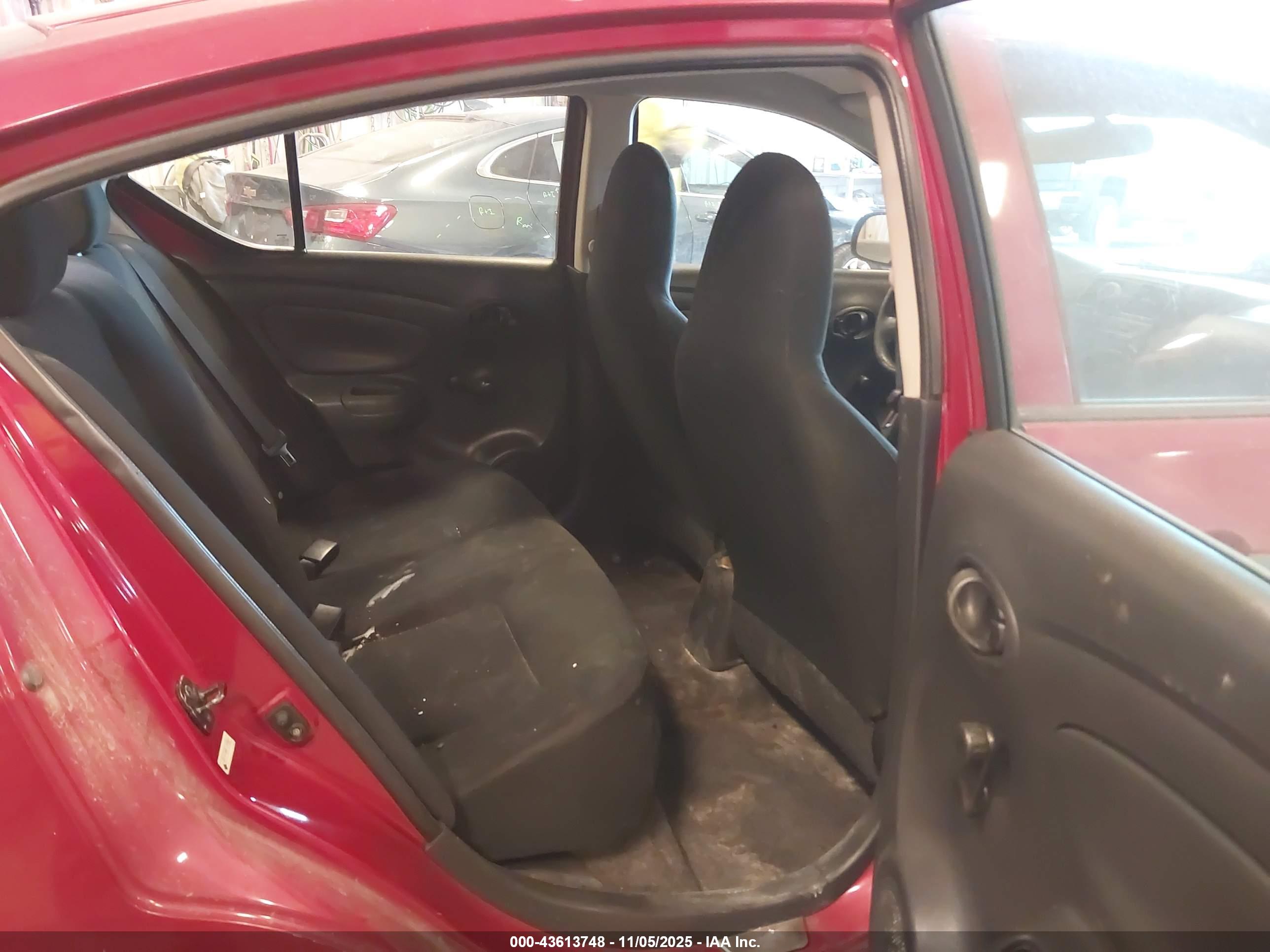 NISSAN VERSA image 8