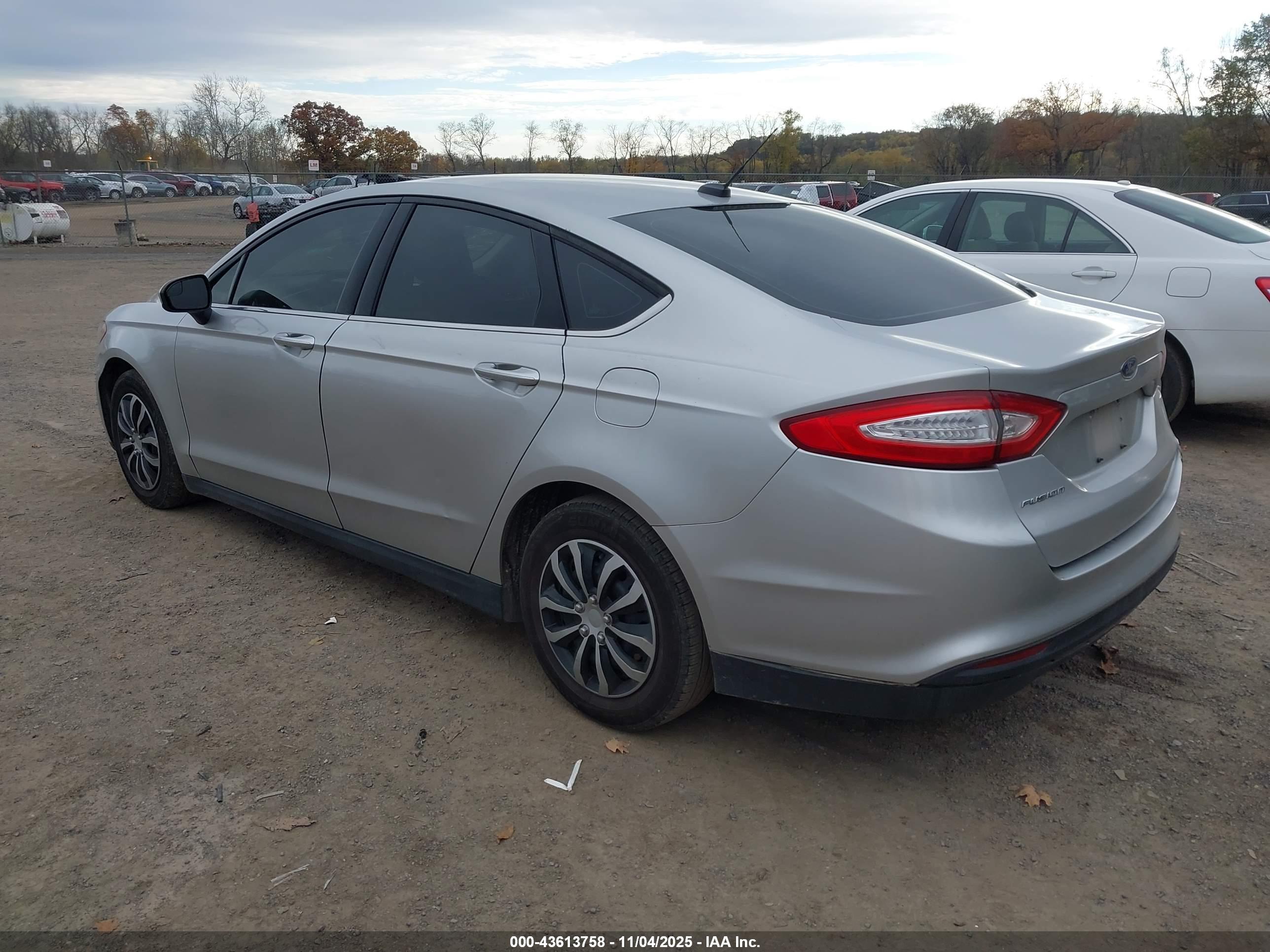 FORD FUSION image 3