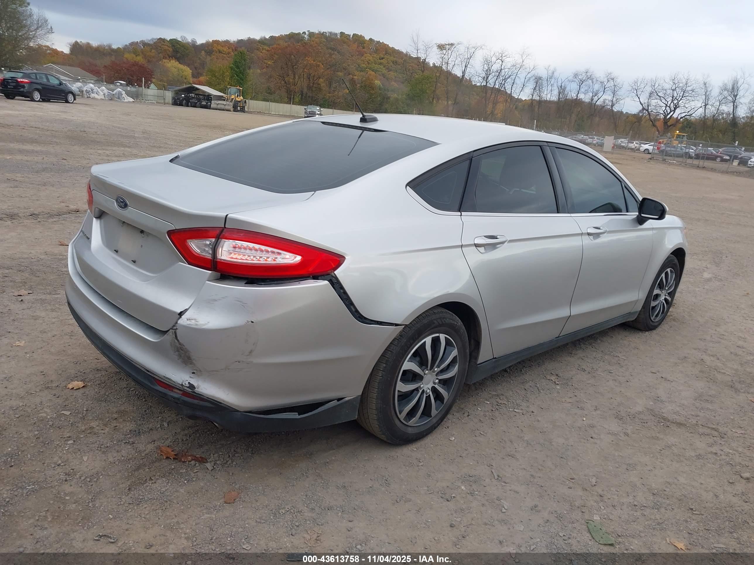 FORD FUSION image 4