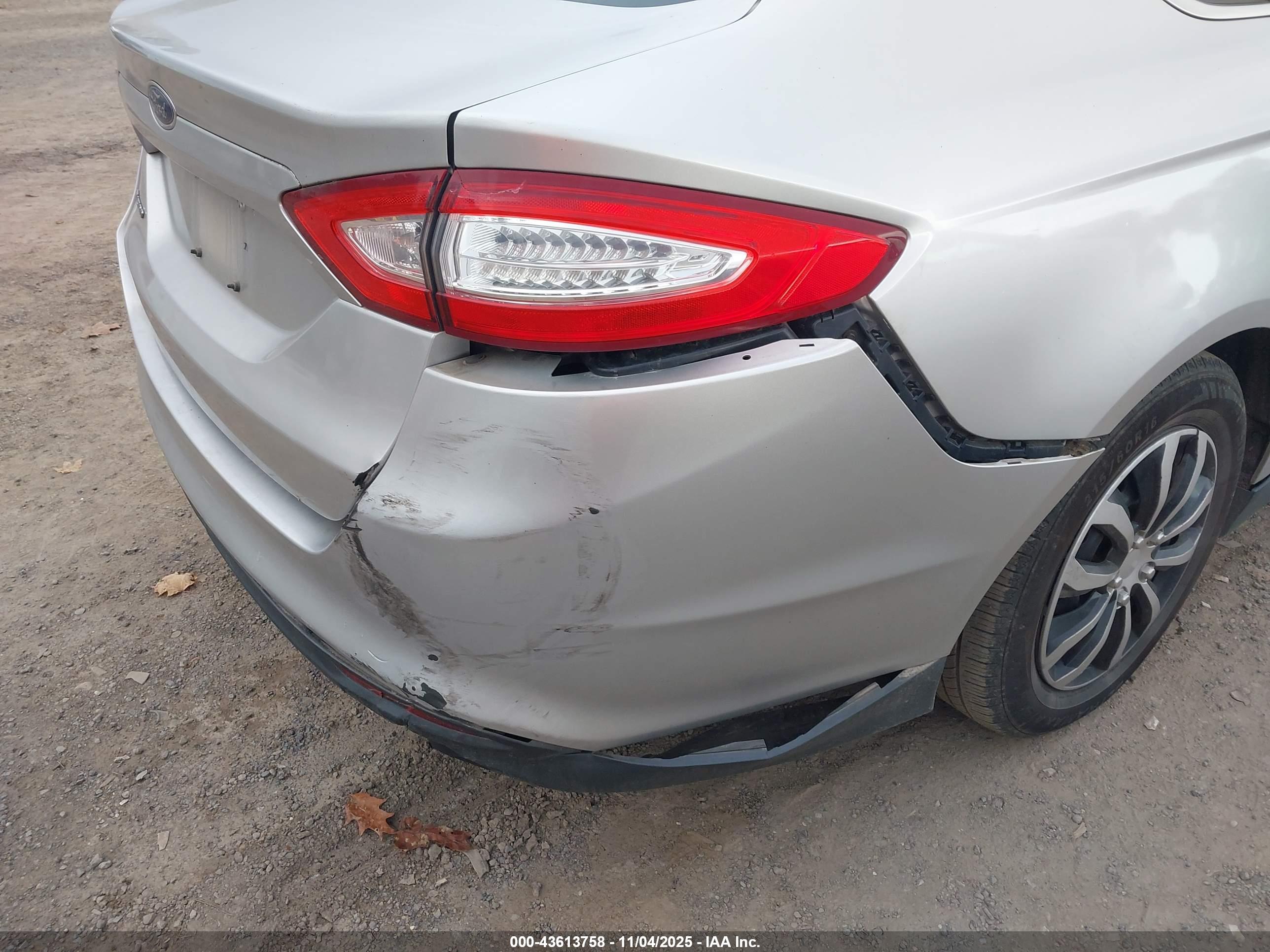 FORD FUSION image 6
