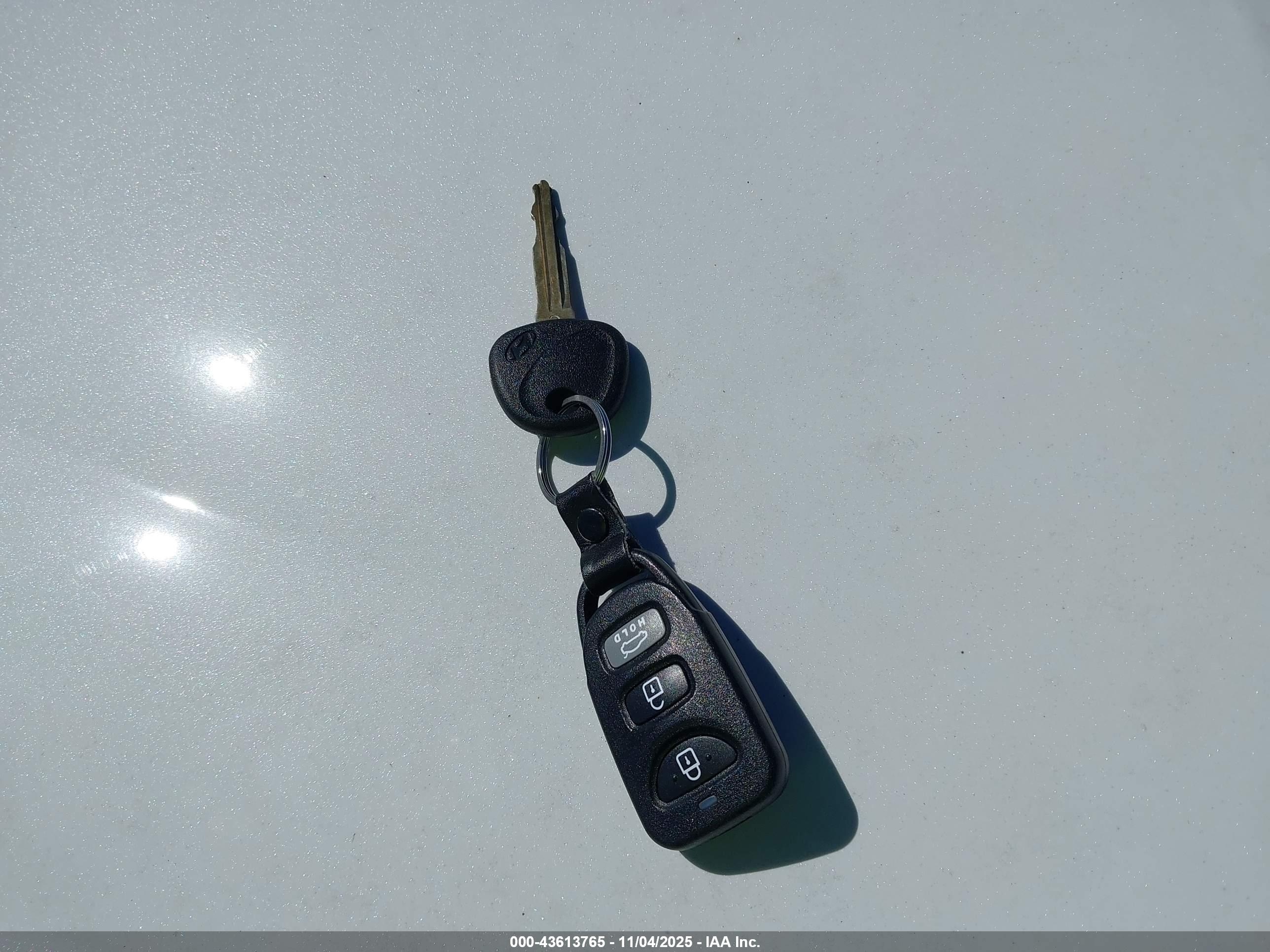 HYUNDAI ELANTRA image 11