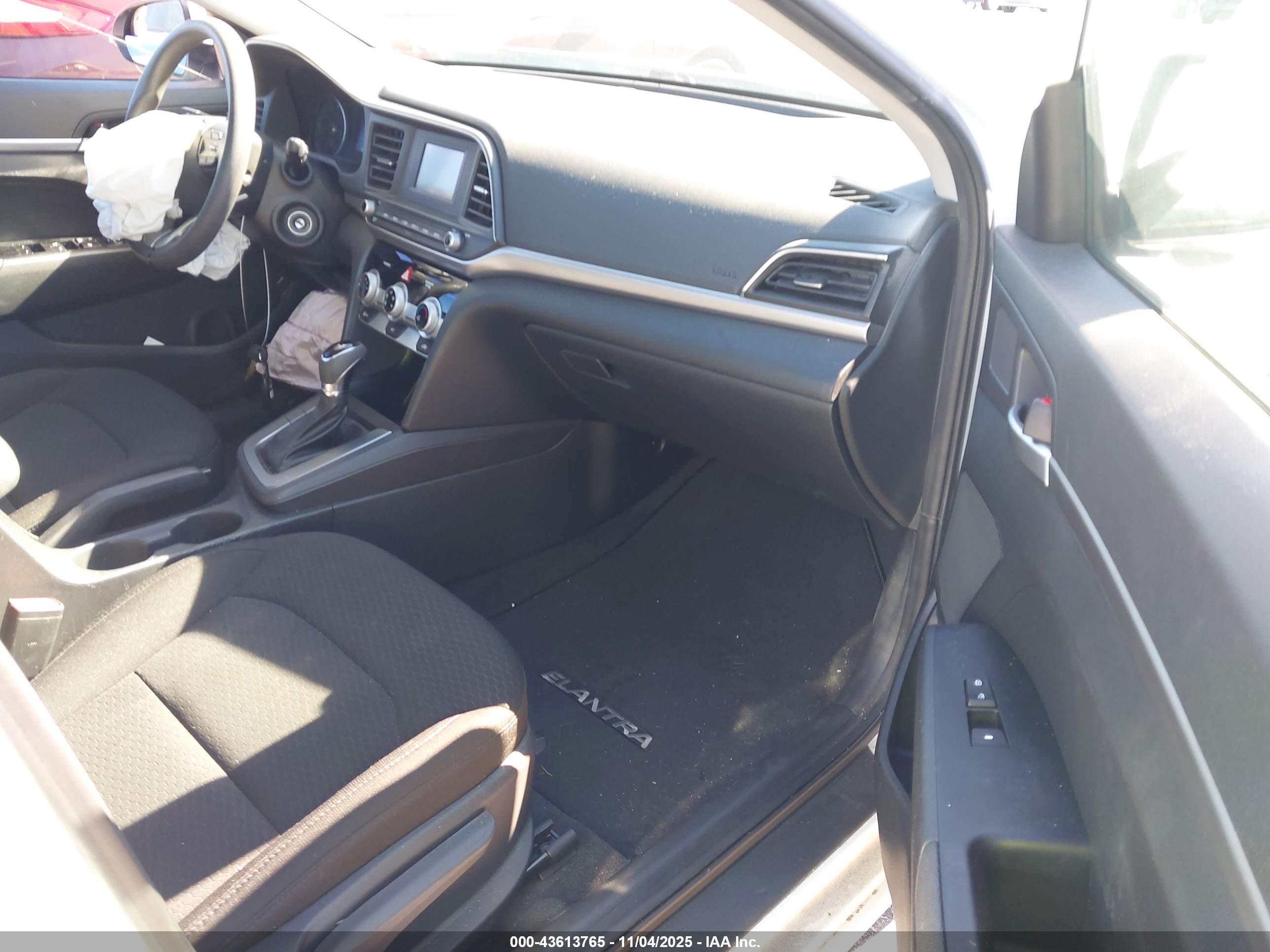HYUNDAI ELANTRA image 5