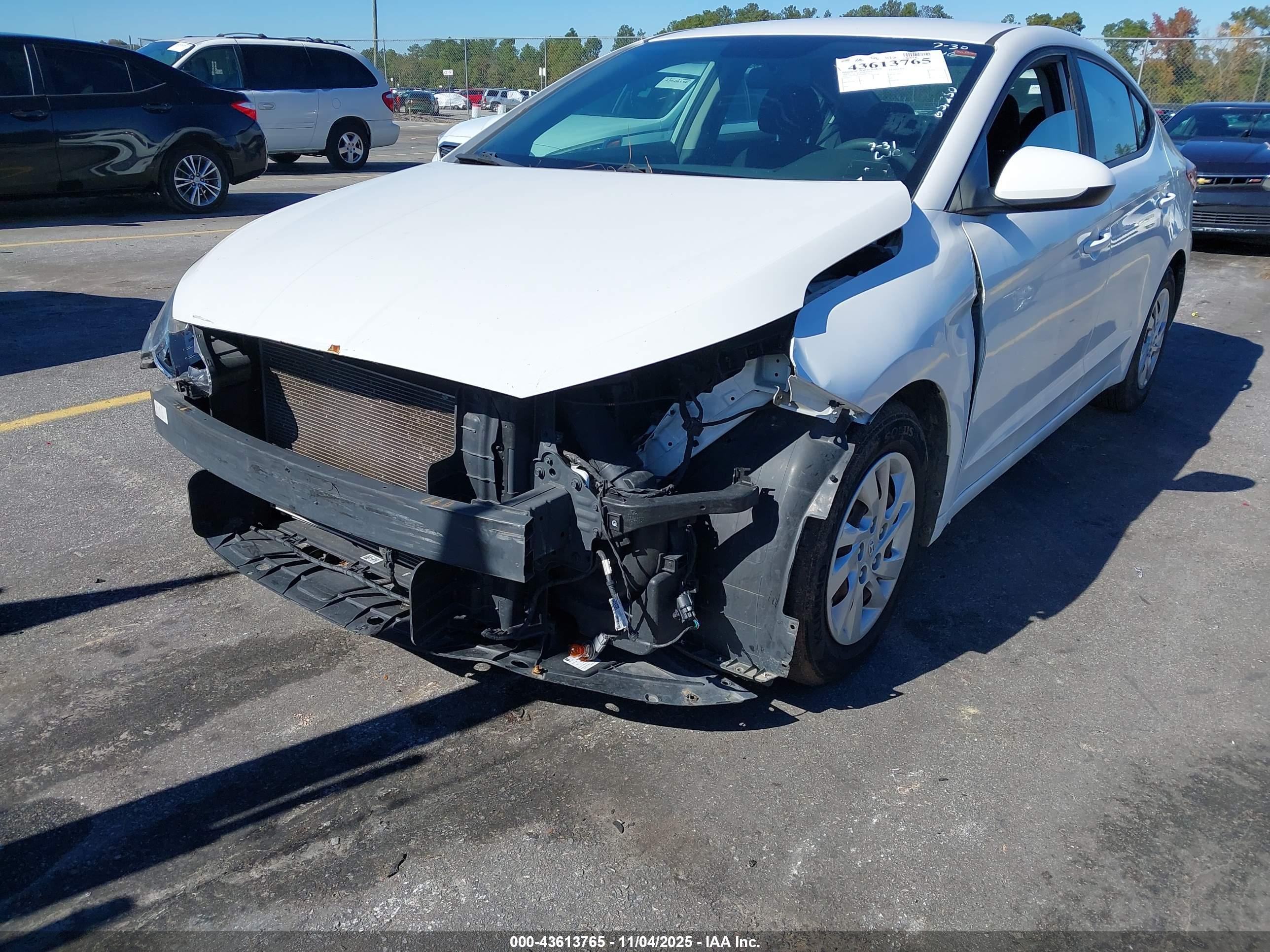 HYUNDAI ELANTRA image 6