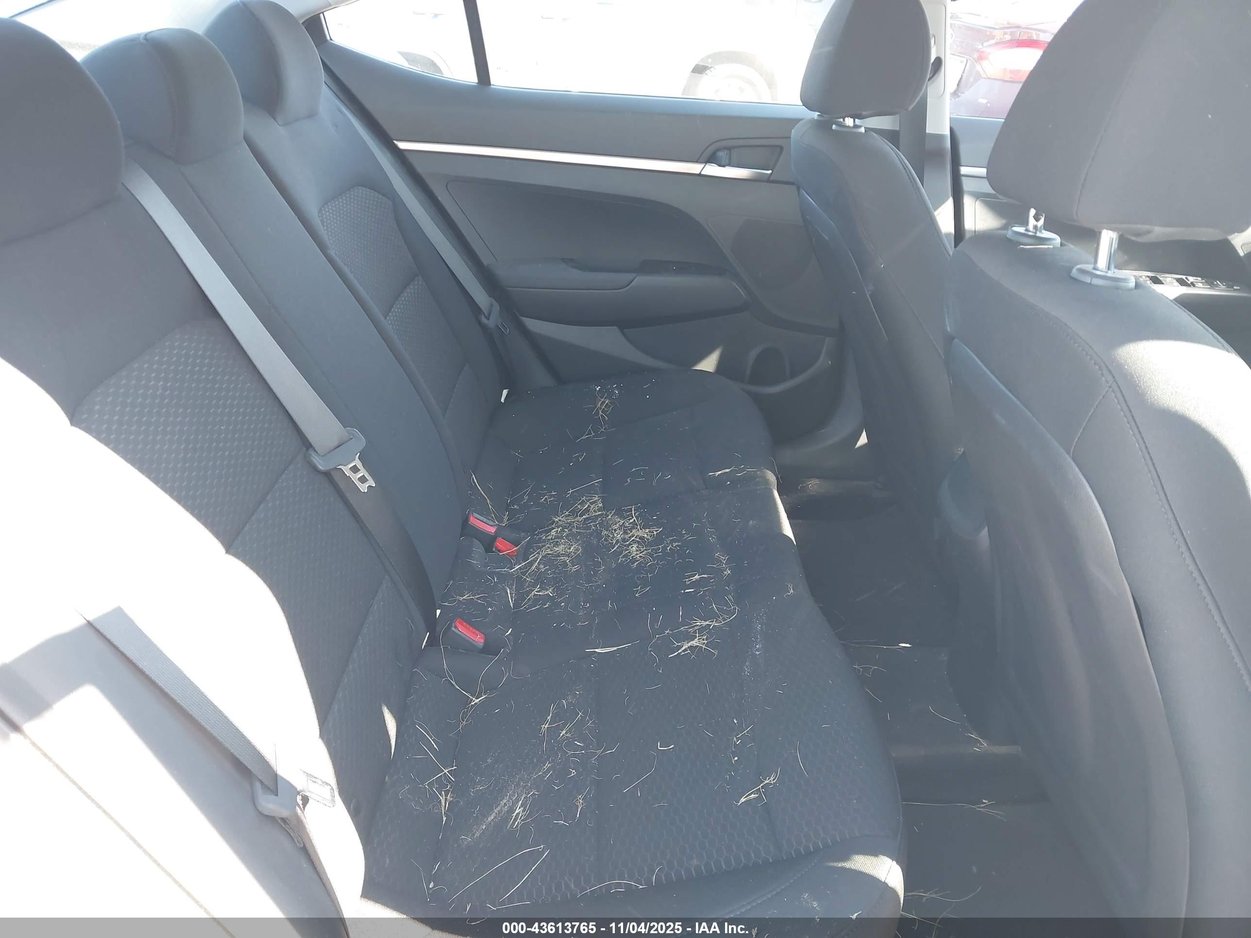 HYUNDAI ELANTRA image 8