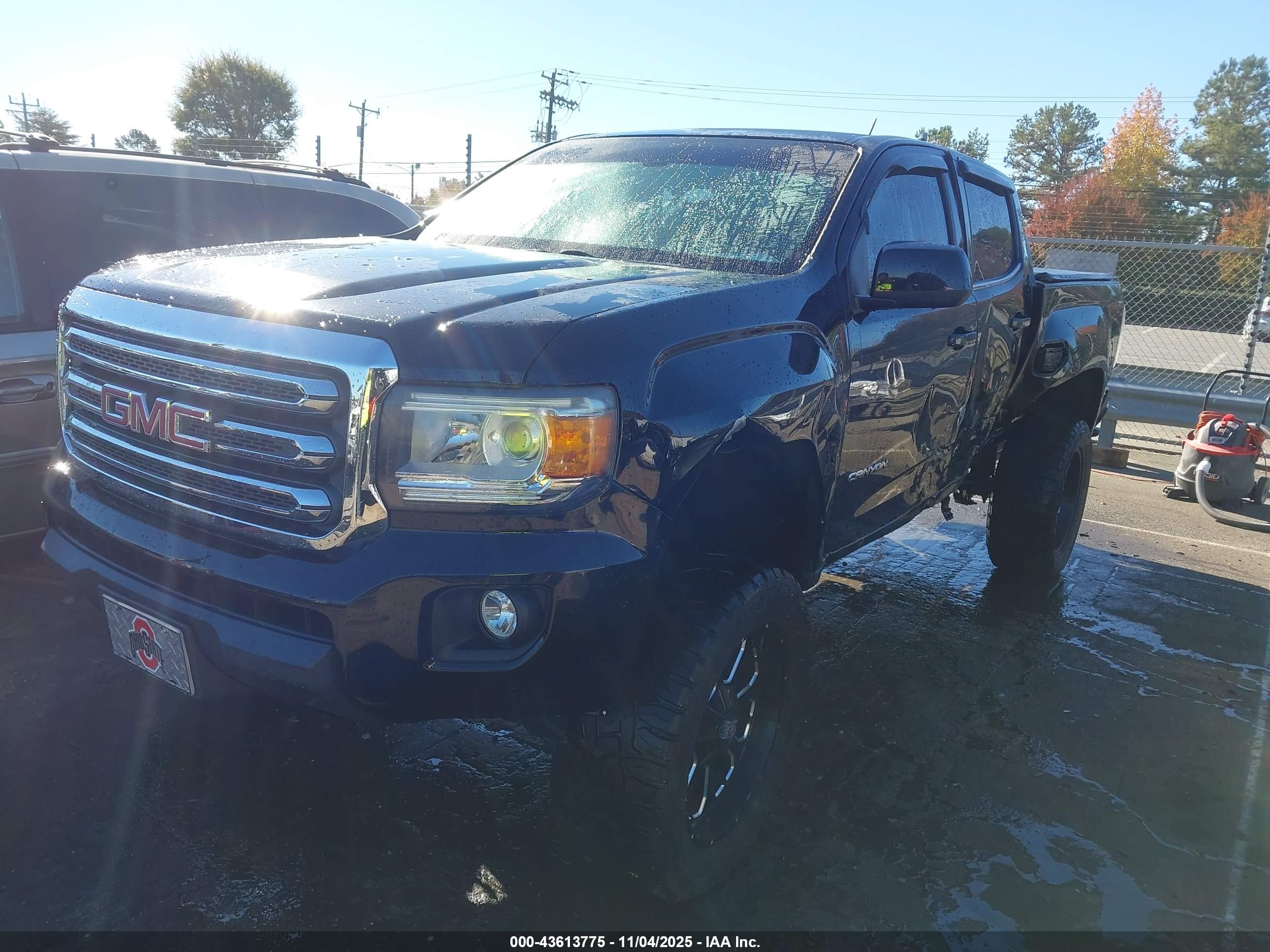 GMC CANYON image 2