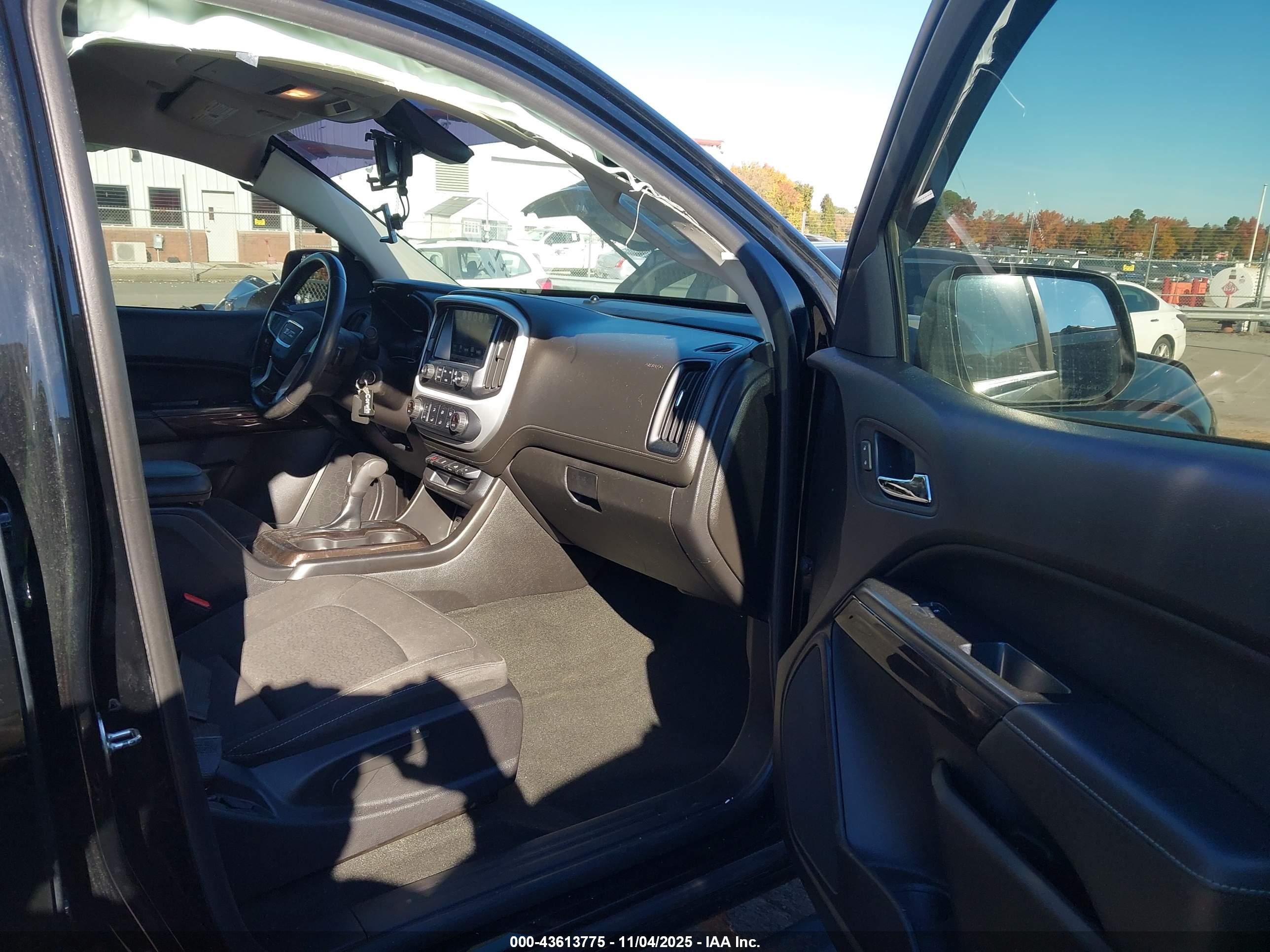 GMC CANYON image 5