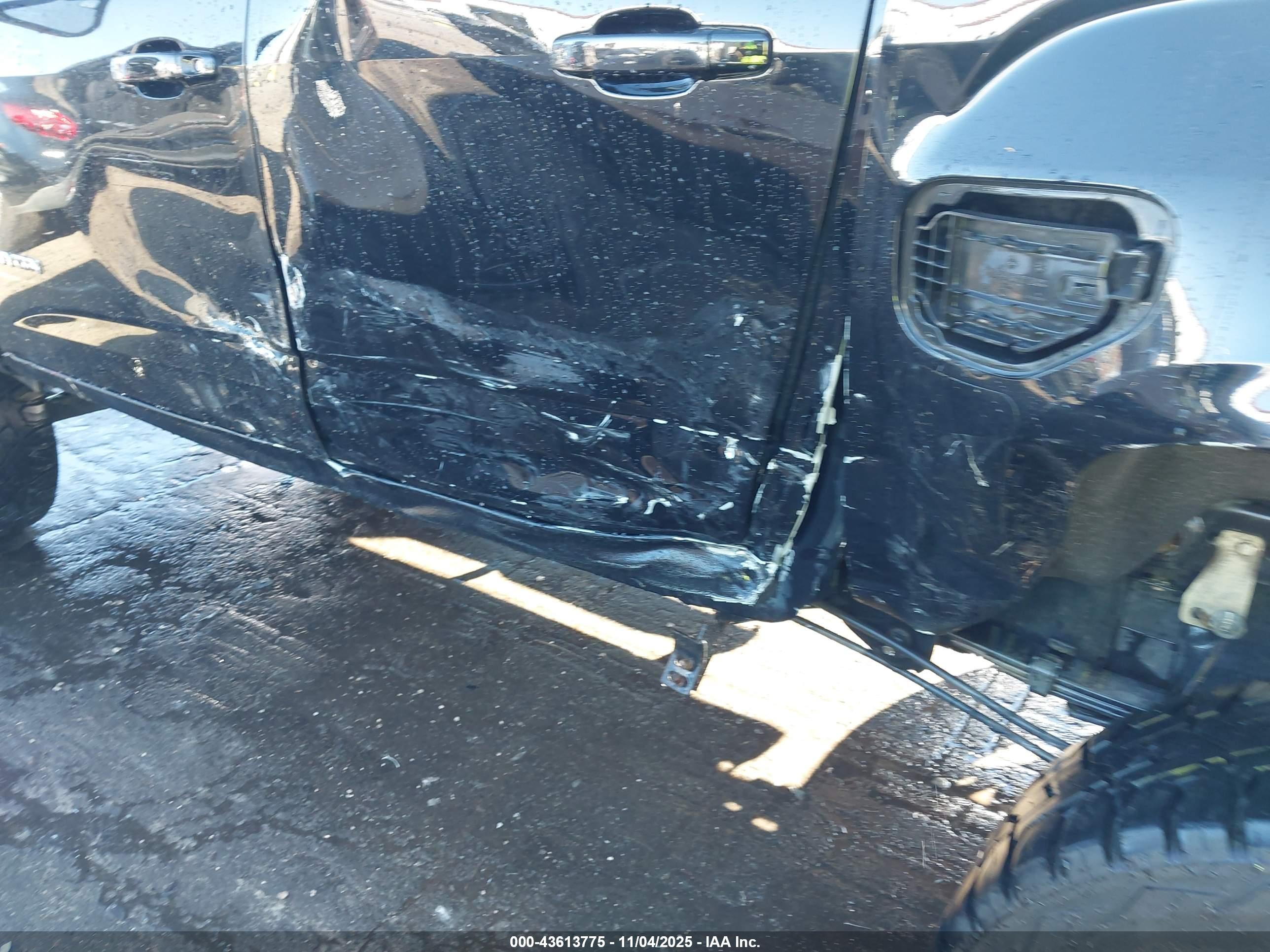 GMC CANYON image 6