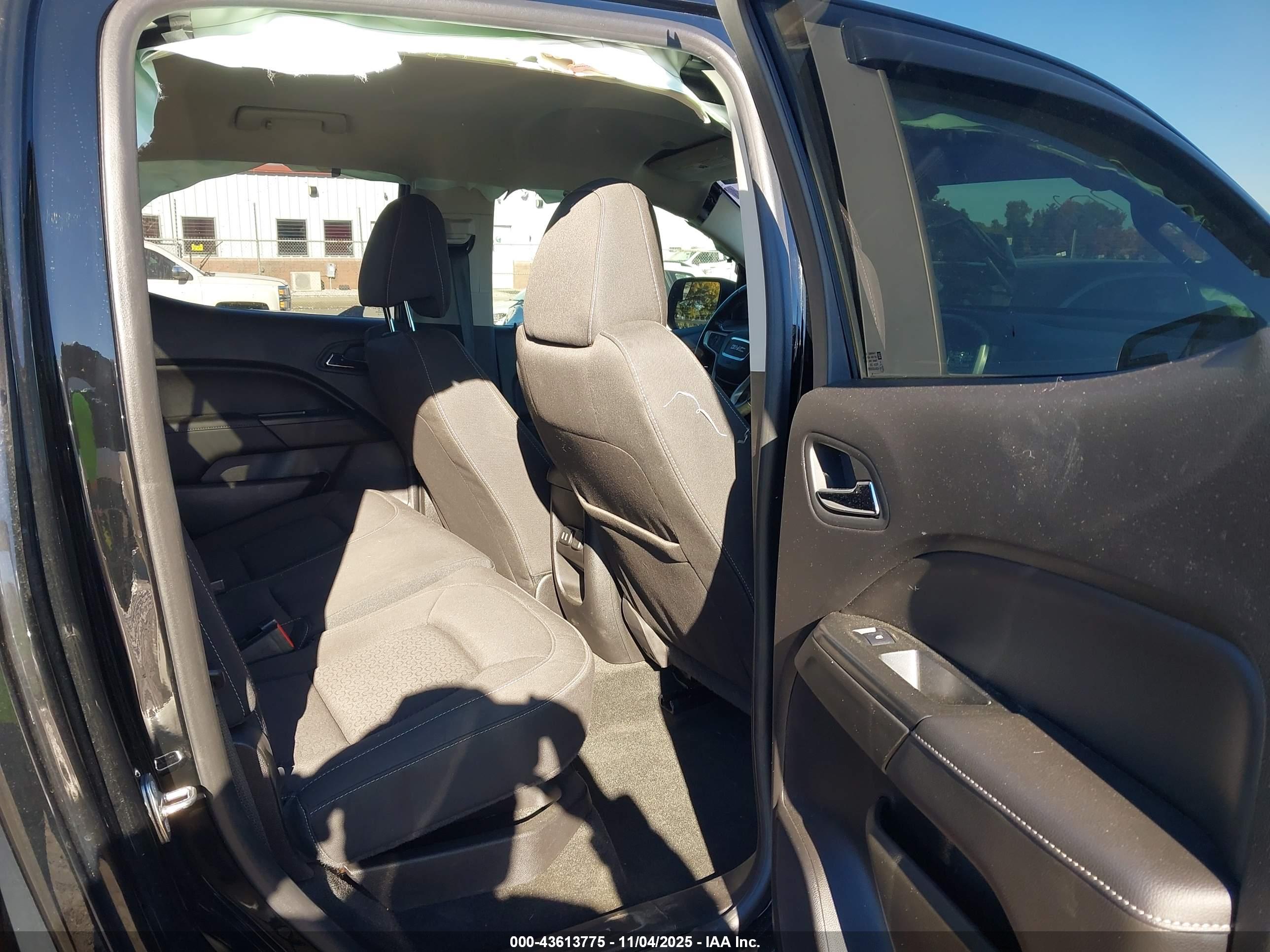 GMC CANYON image 8