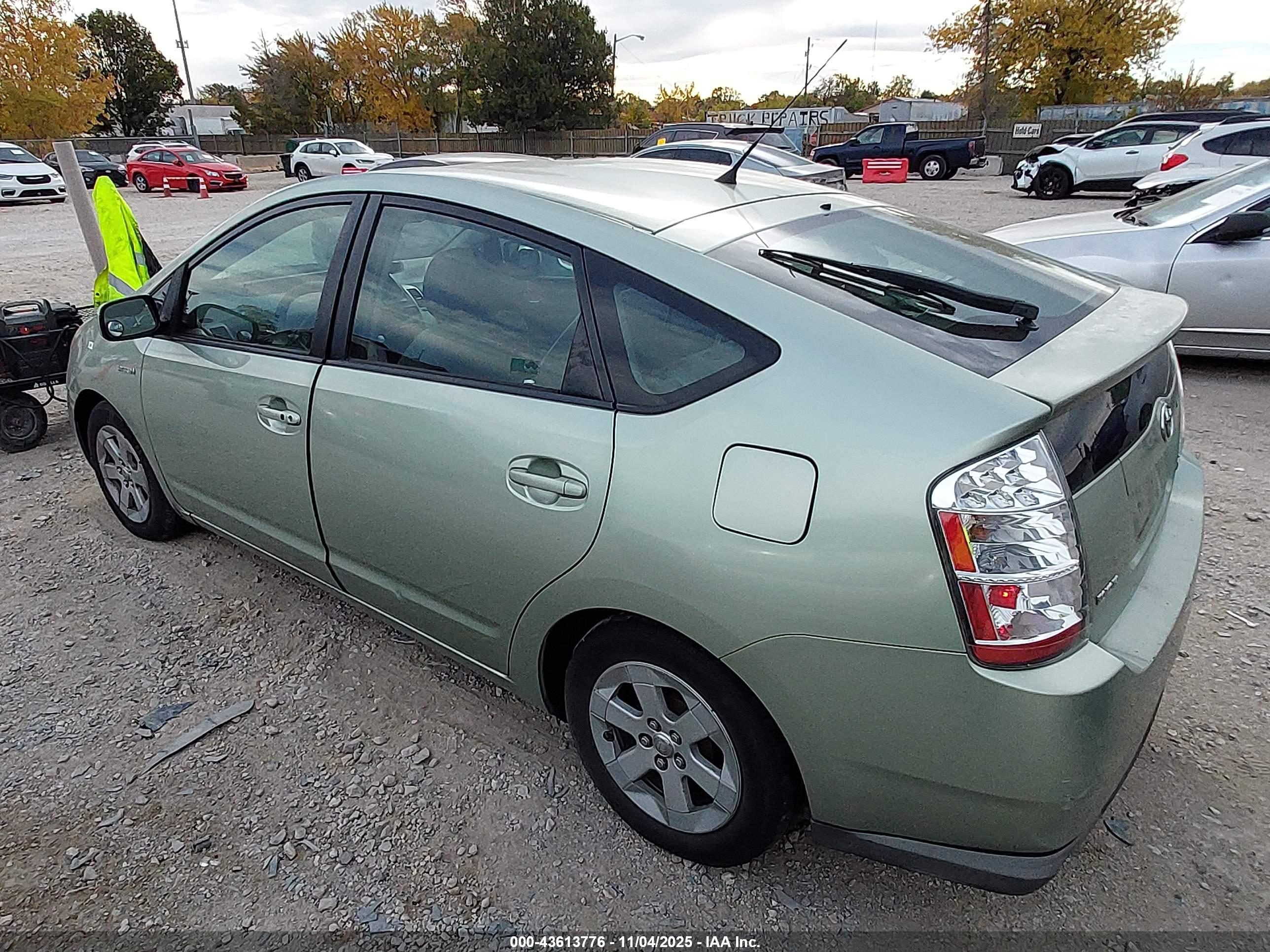 TOYOTA PRIUS image 3