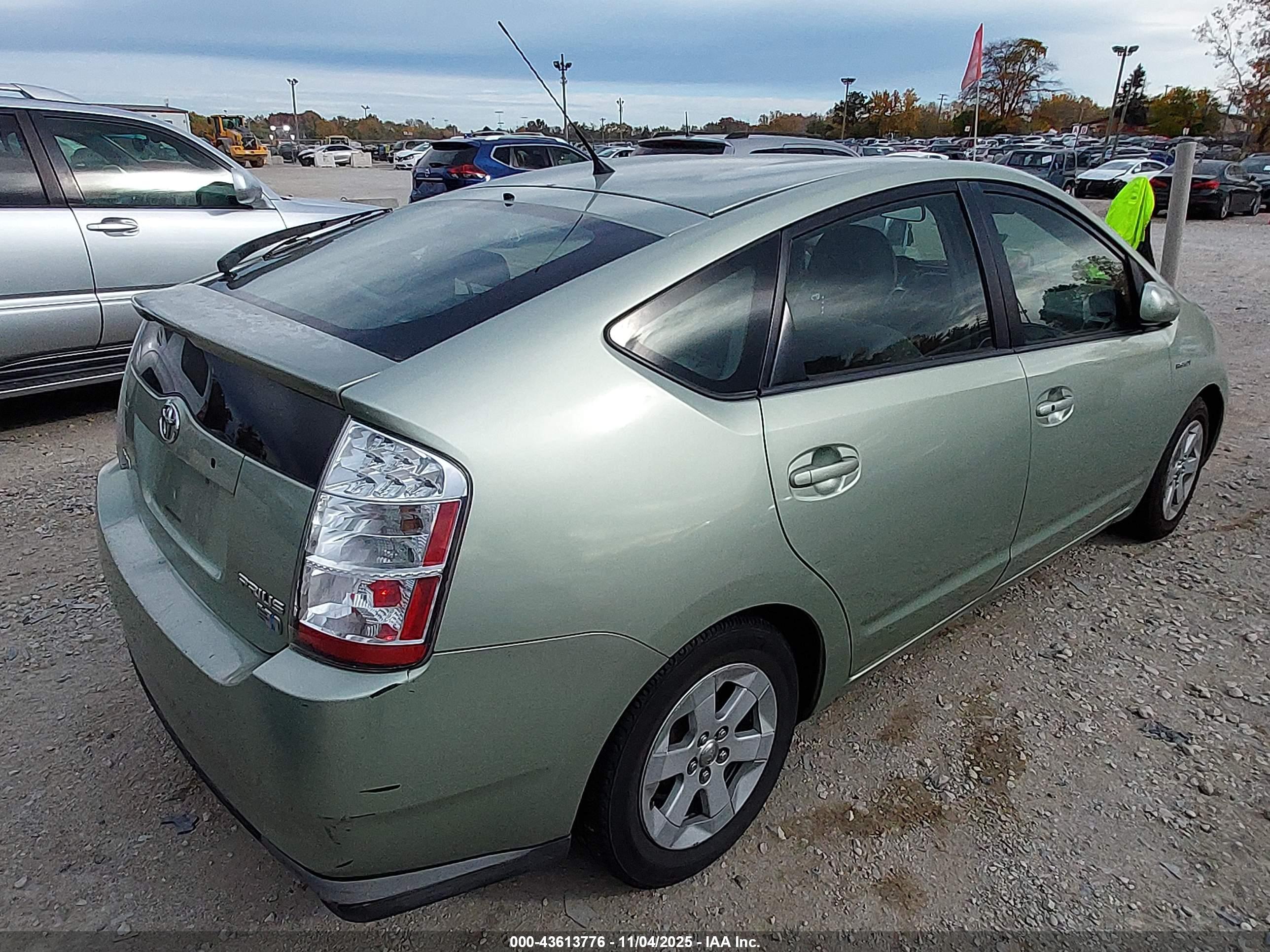 TOYOTA PRIUS image 4