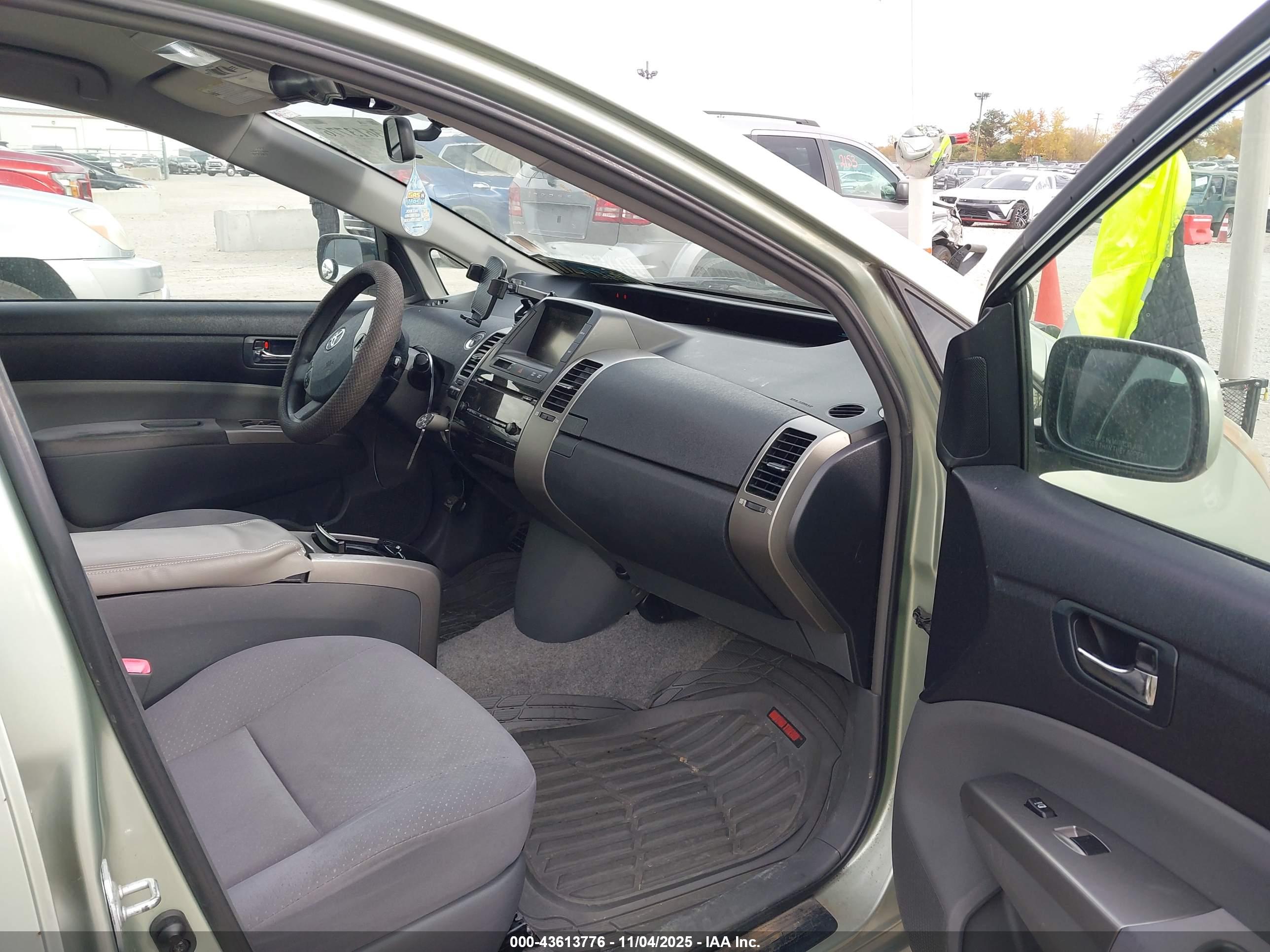 TOYOTA PRIUS image 5