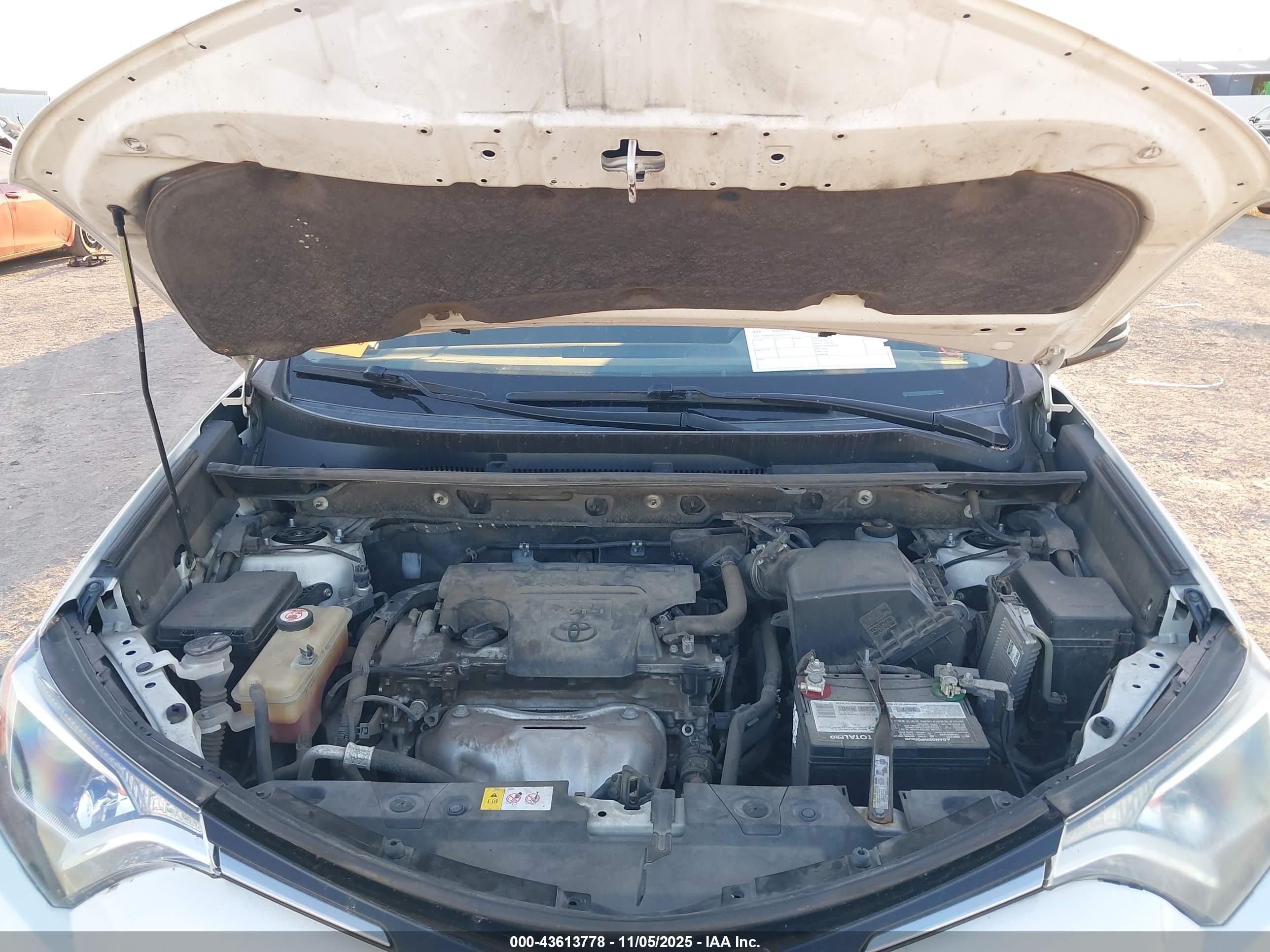 TOYOTA RAV4 image 10