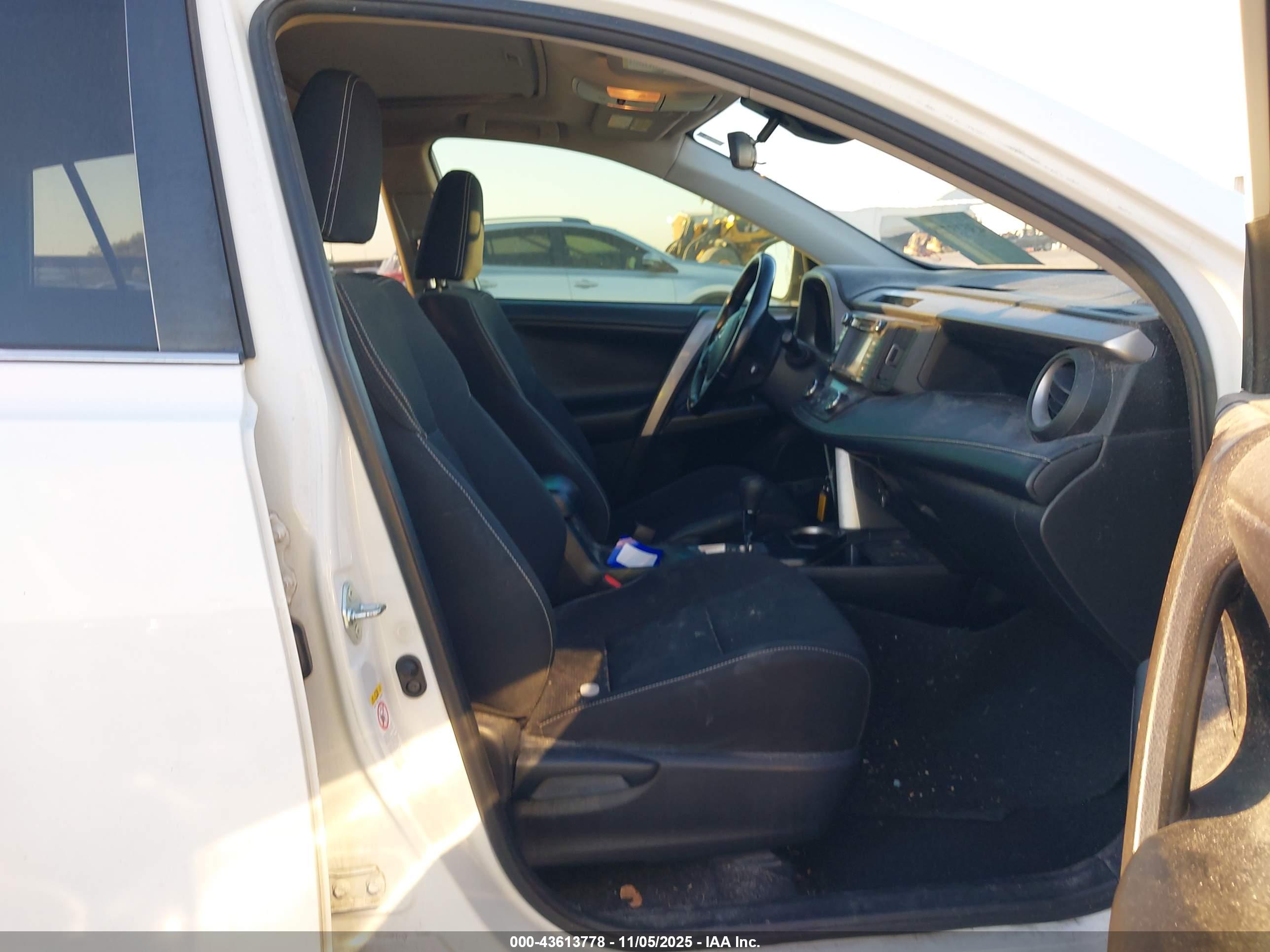 TOYOTA RAV4 image 5