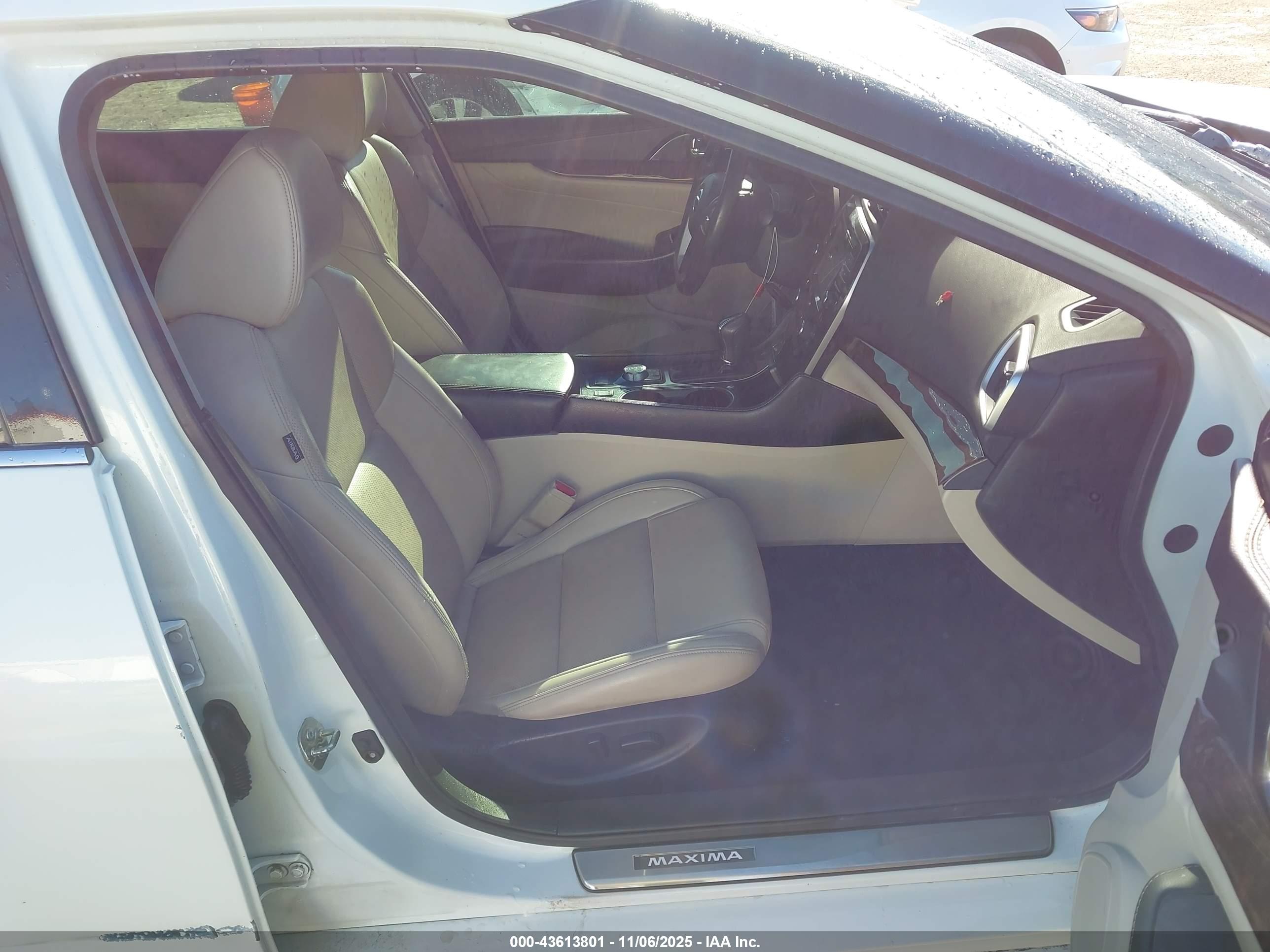 NISSAN MAXIMA image 5