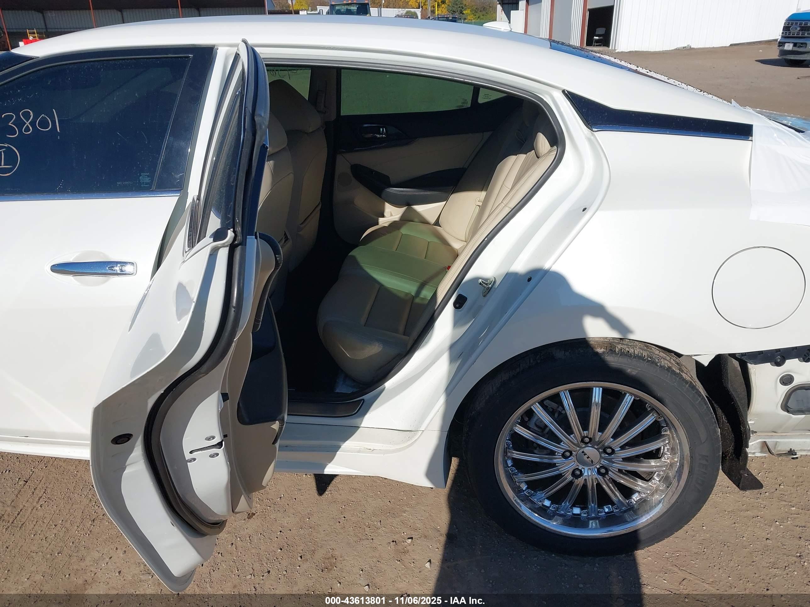 NISSAN MAXIMA image 8