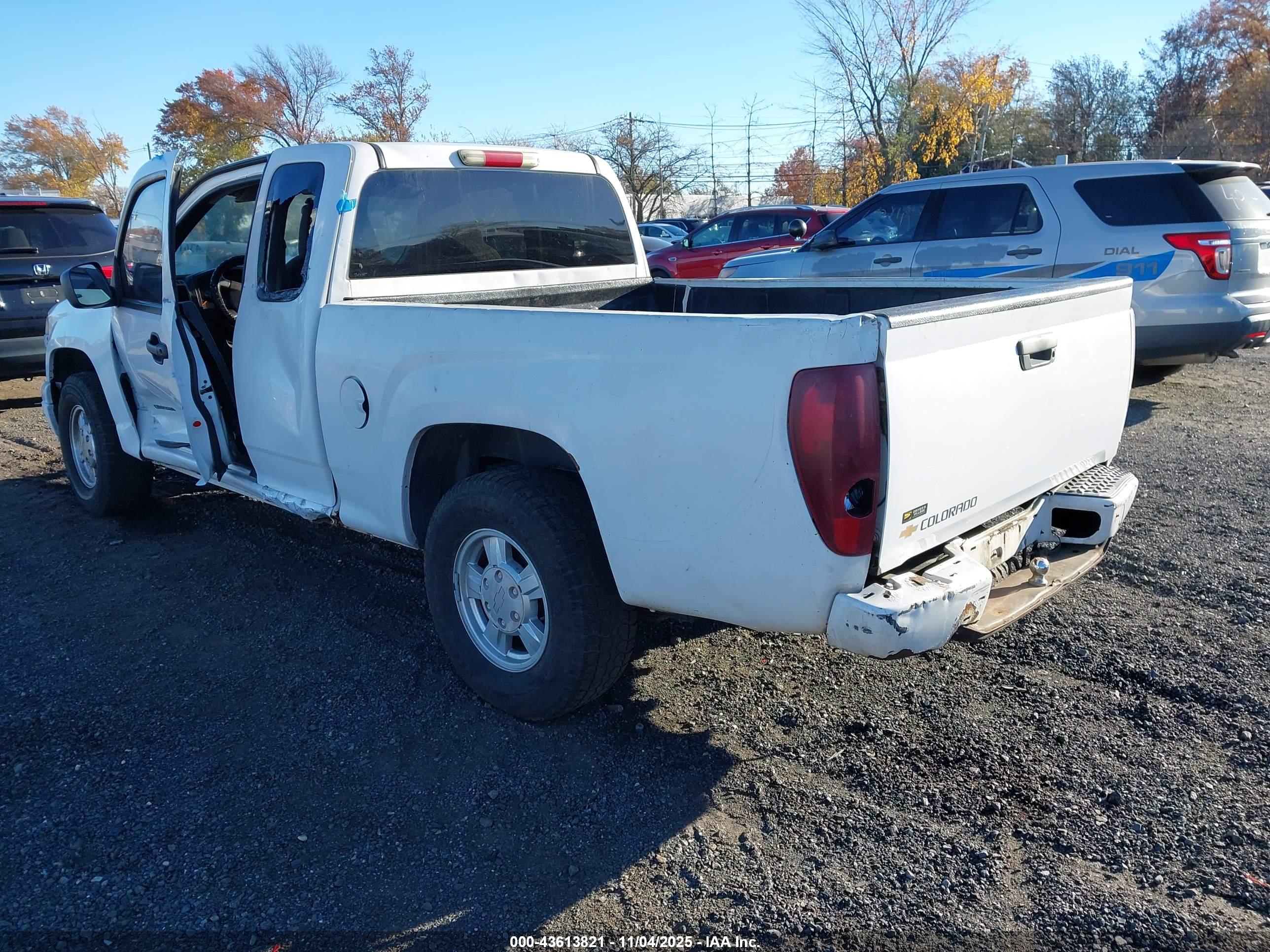 CHEVROLET COLORADO image 3