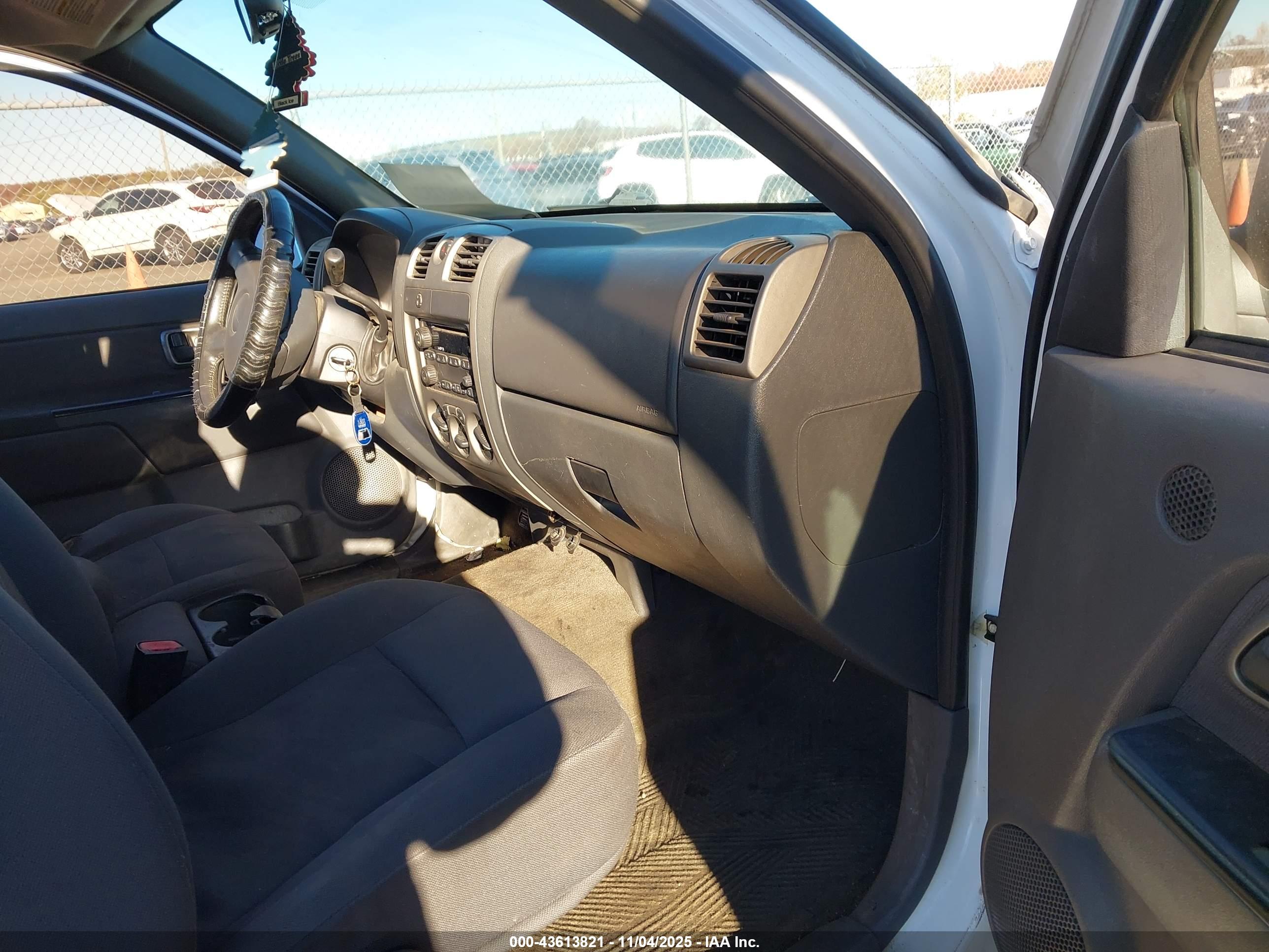 CHEVROLET COLORADO image 5
