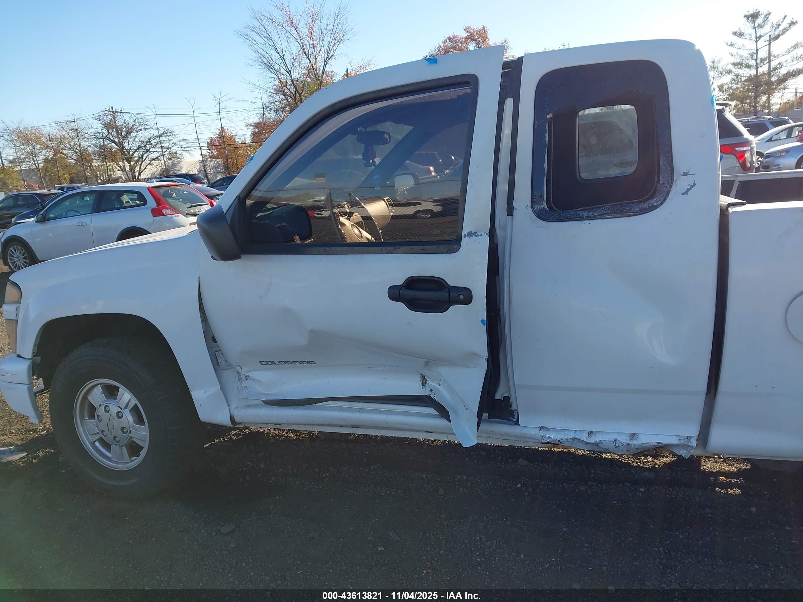CHEVROLET COLORADO image 6