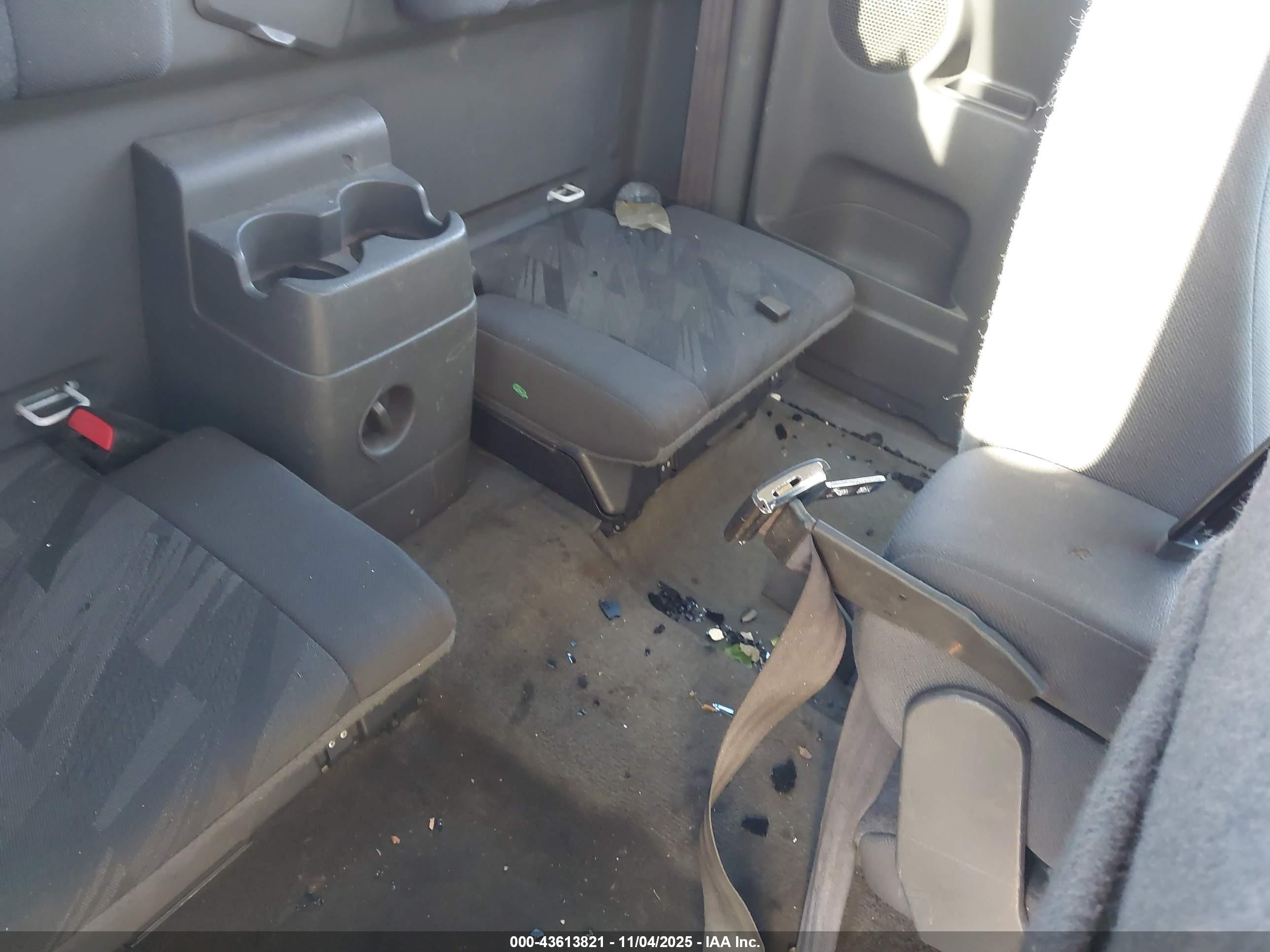 CHEVROLET COLORADO image 8