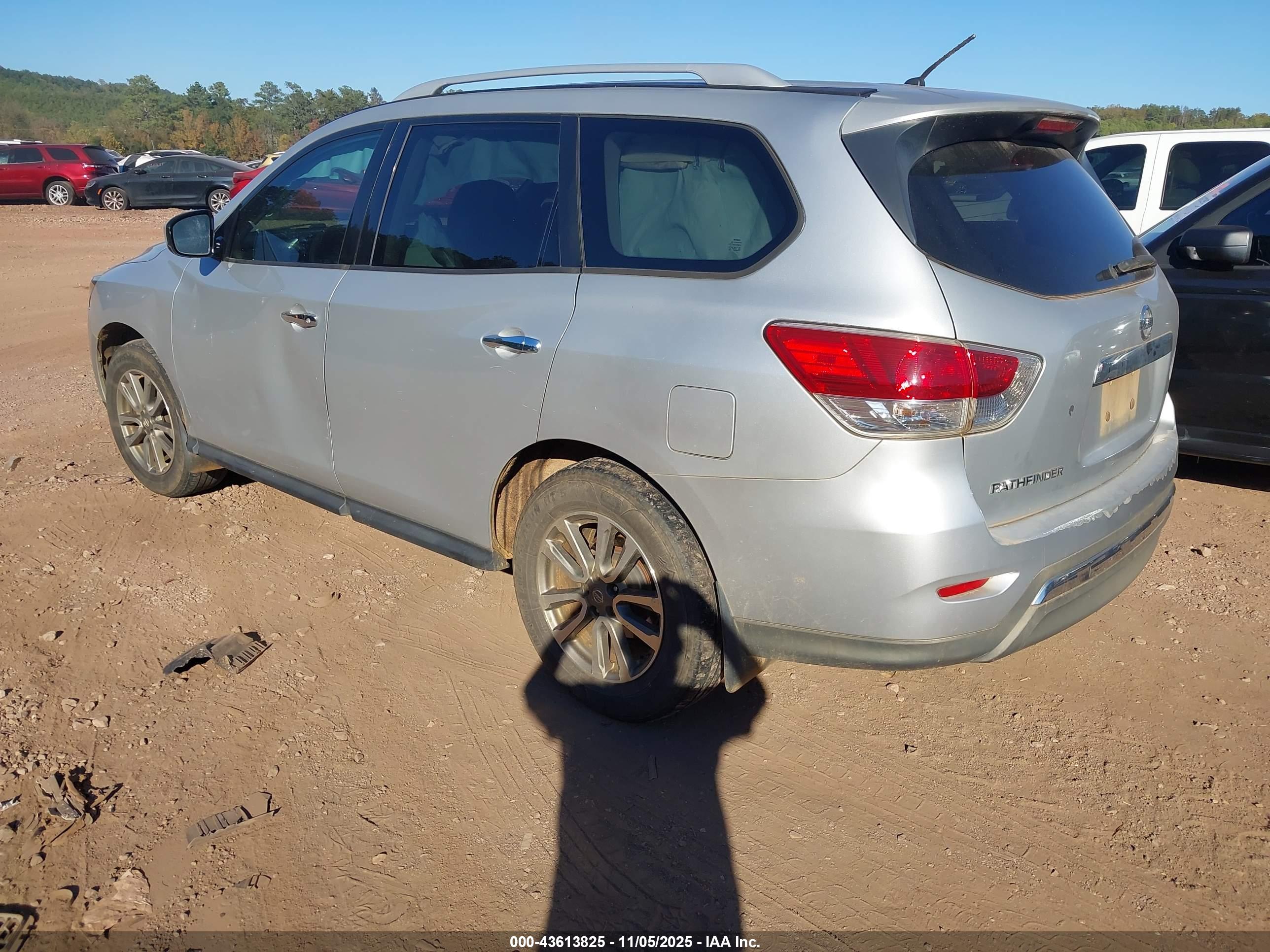 NISSAN PATHFINDER image 3