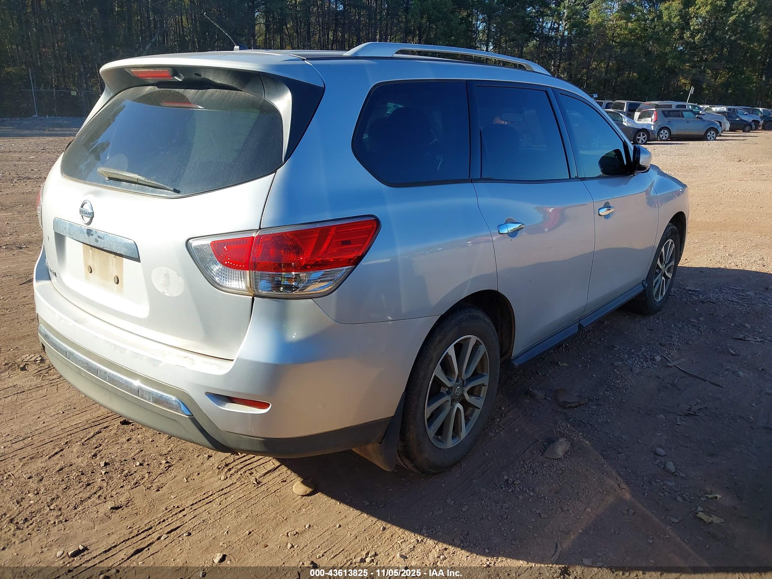 NISSAN PATHFINDER image 4