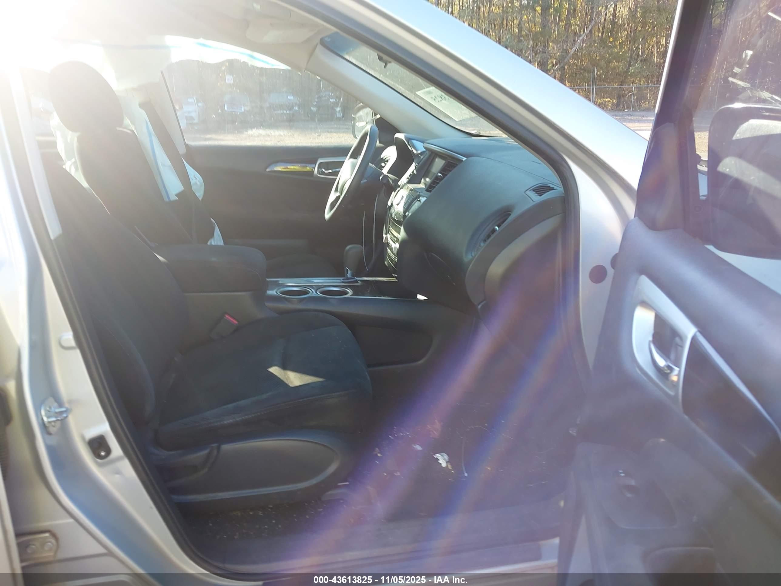 NISSAN PATHFINDER image 5