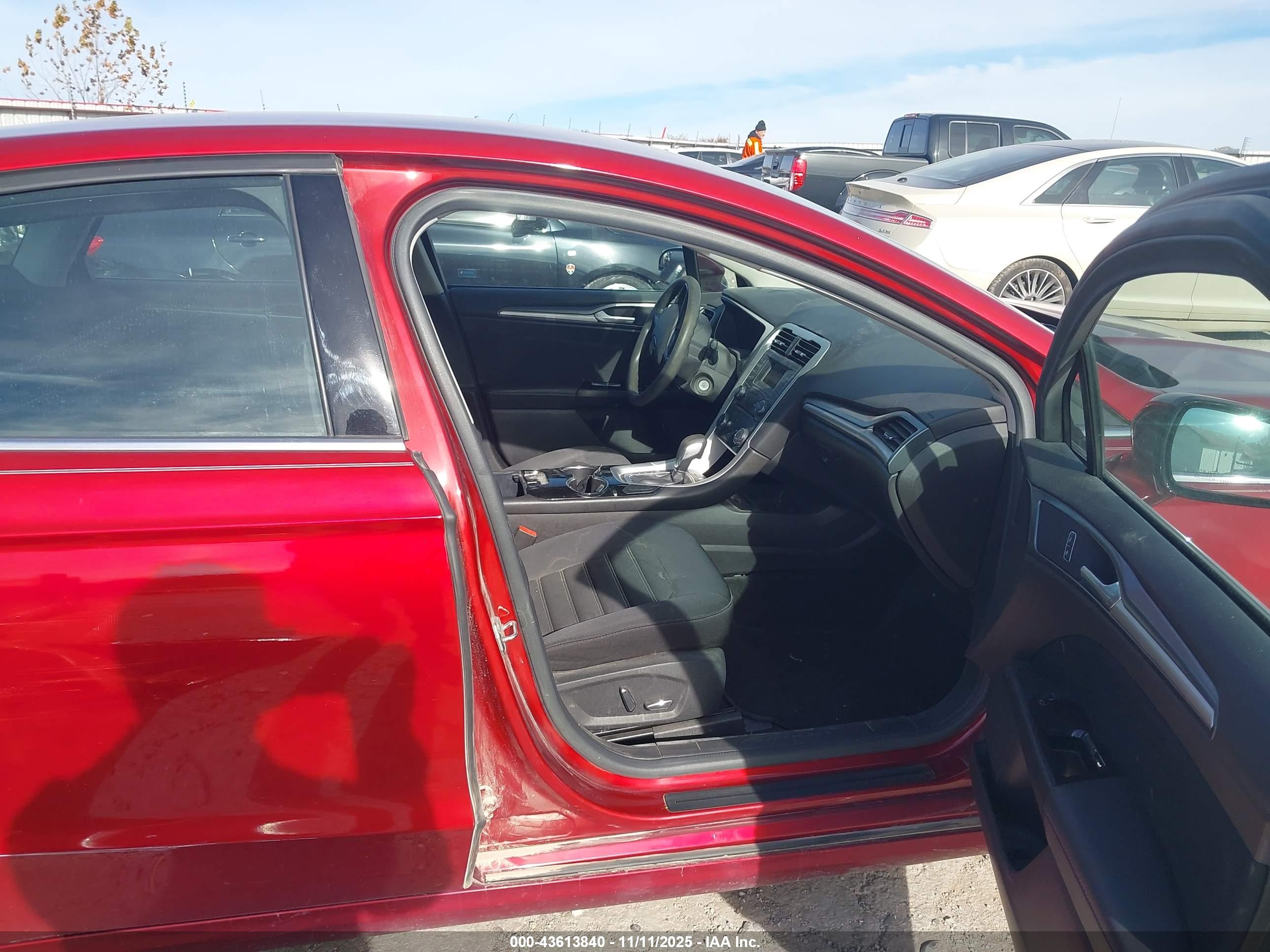 FORD FUSION image 5
