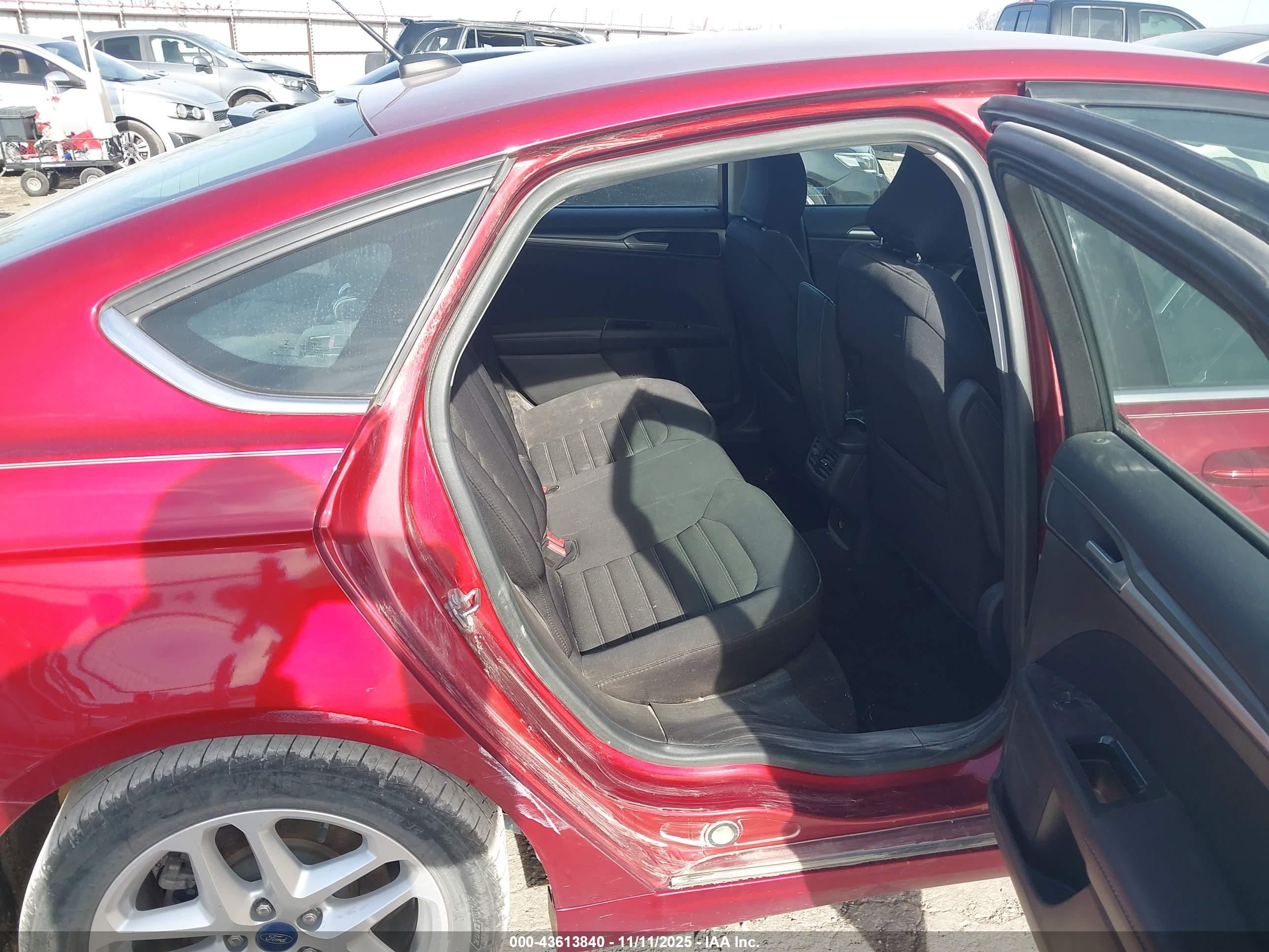 FORD FUSION image 8