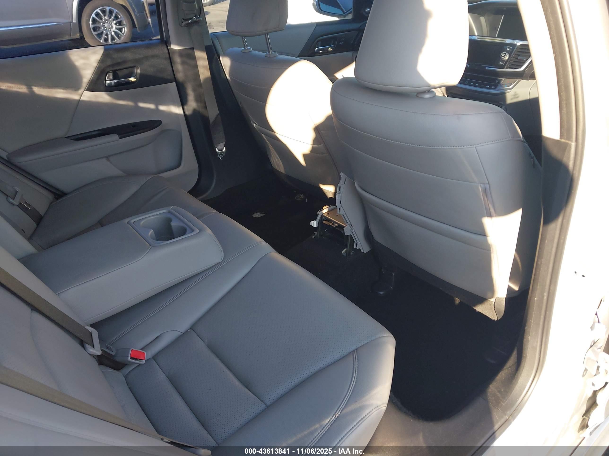 HONDA ACCORD image 8