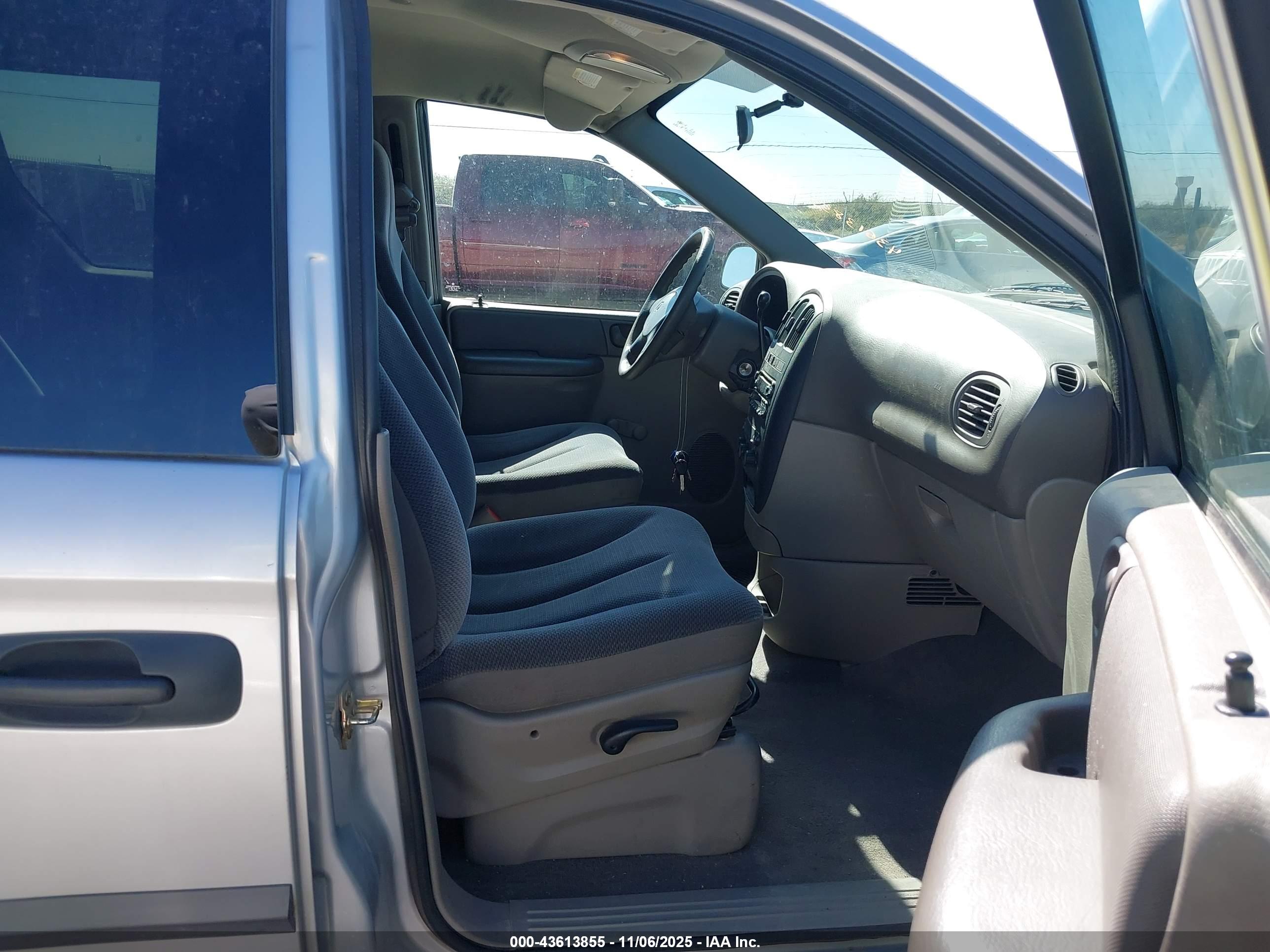 DODGE CARAVAN image 5