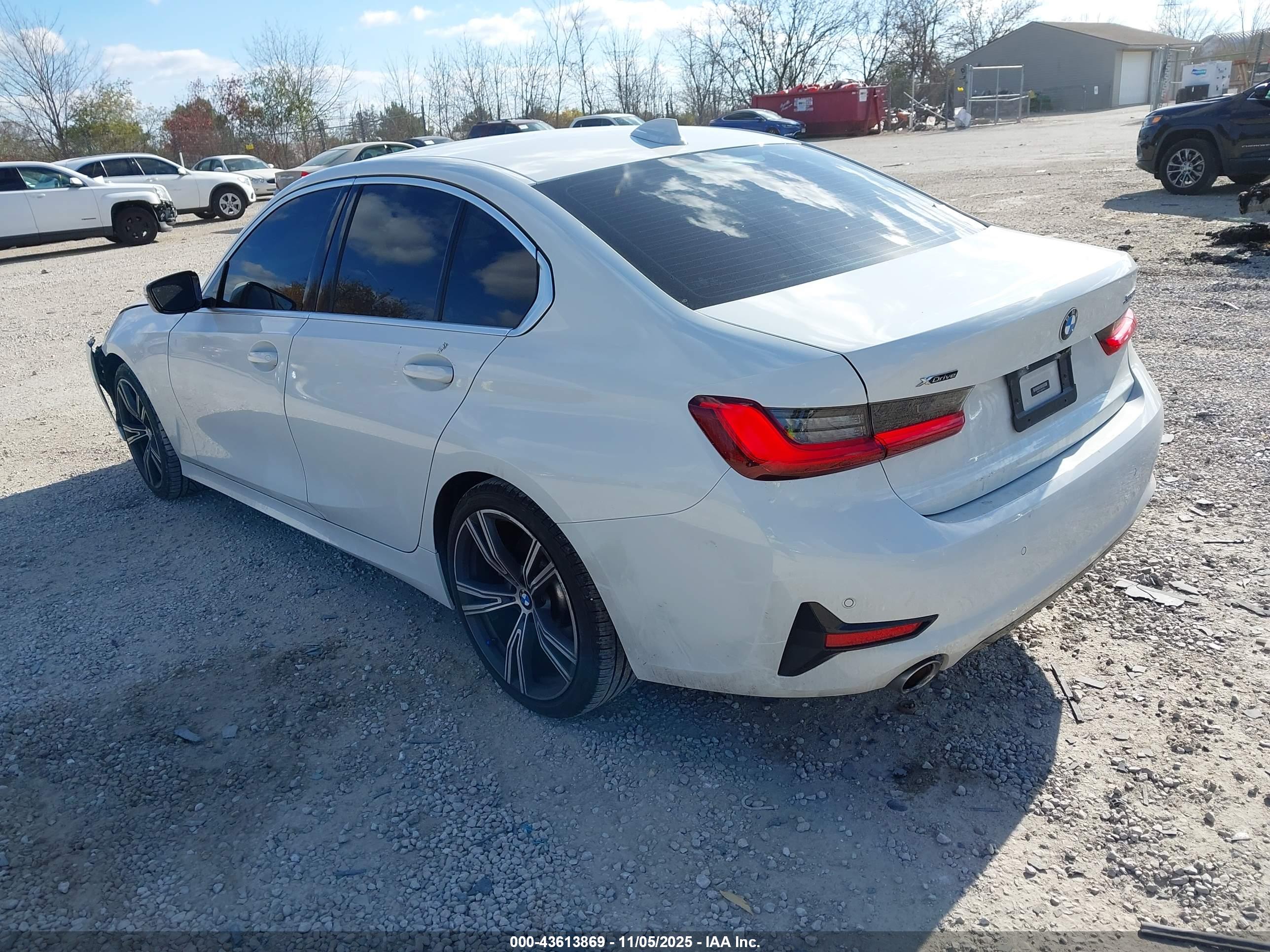 BMW 330I image 3