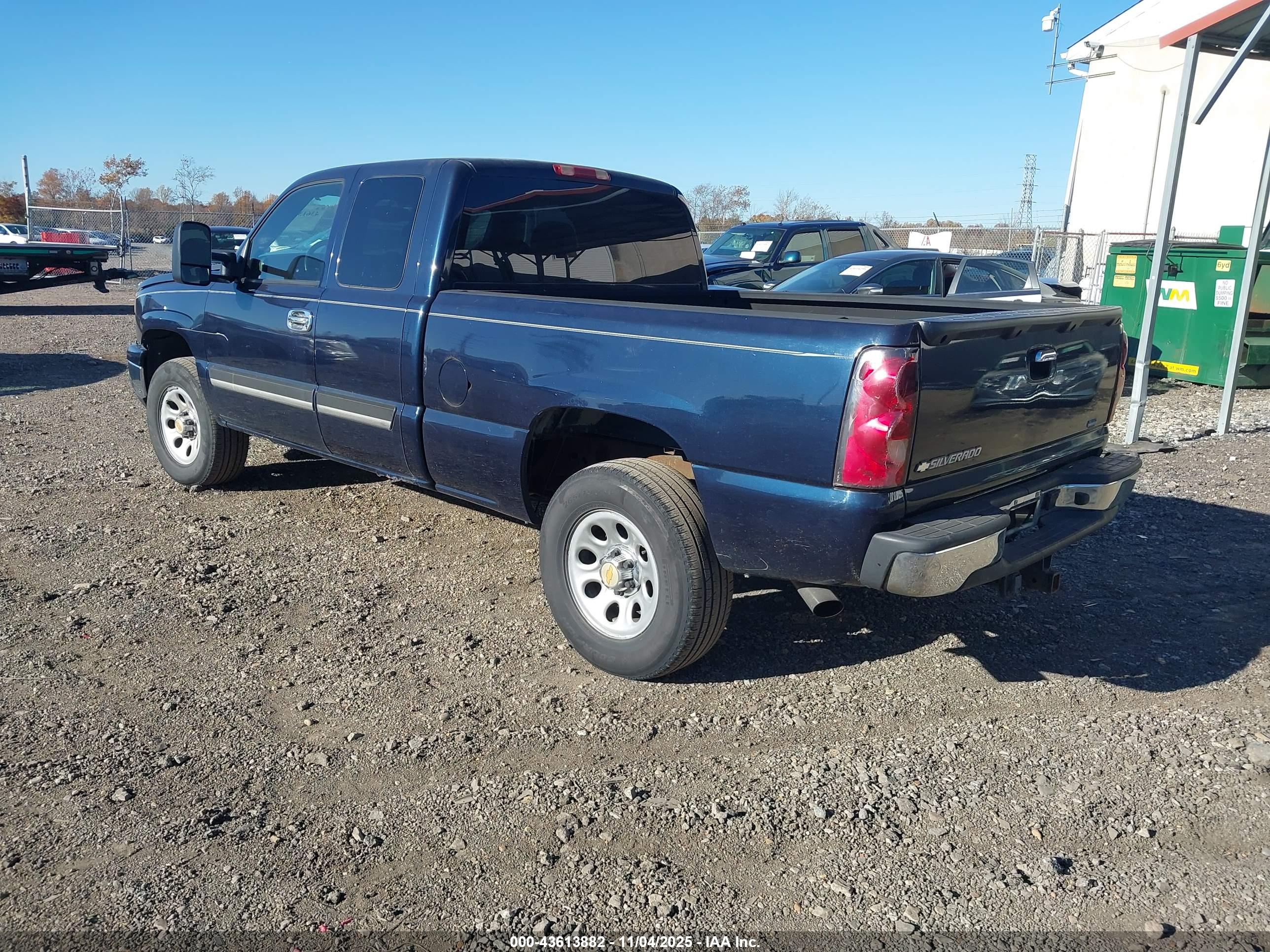 CHEVROLET SILVERADO image 3